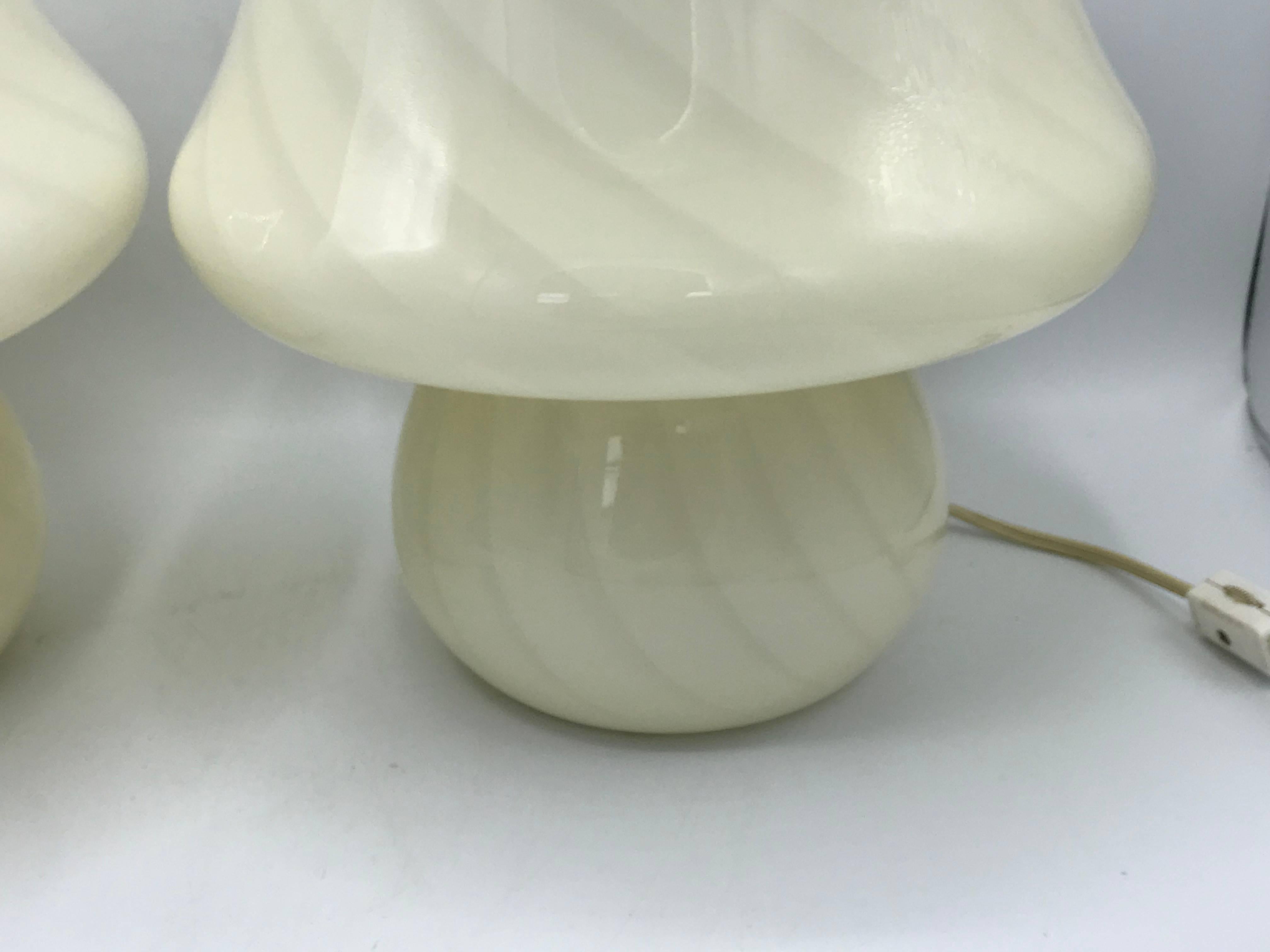 1970s Italian Murano Glass Mushroom Lamps by Vetri, Pair In Excellent Condition In Richmond, VA