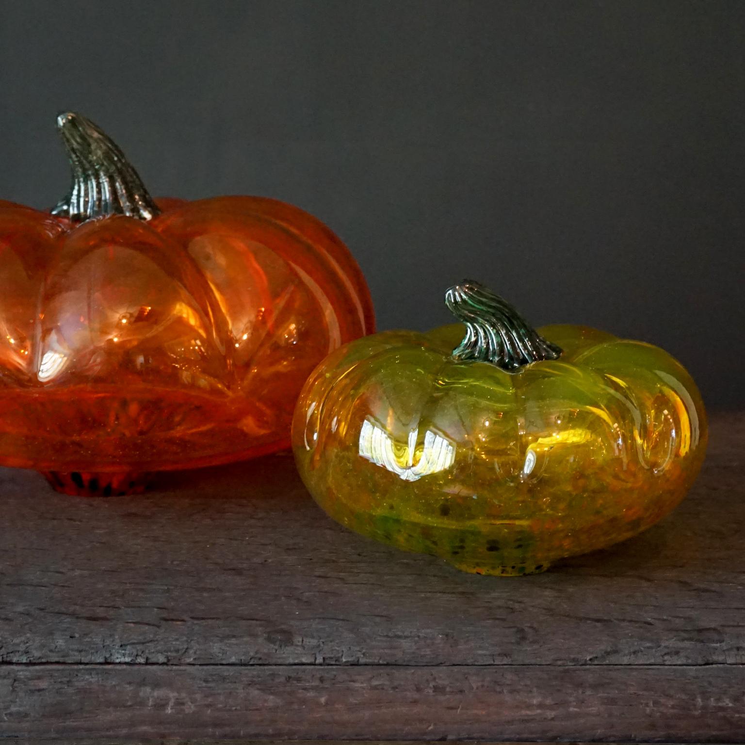 1970 Italian Murano Life-size Mouth Blown Orange Yellow Green Glass Pumpkins (Citrouilles en verre soufflé à la bouche orange jaune vert) en vente 9