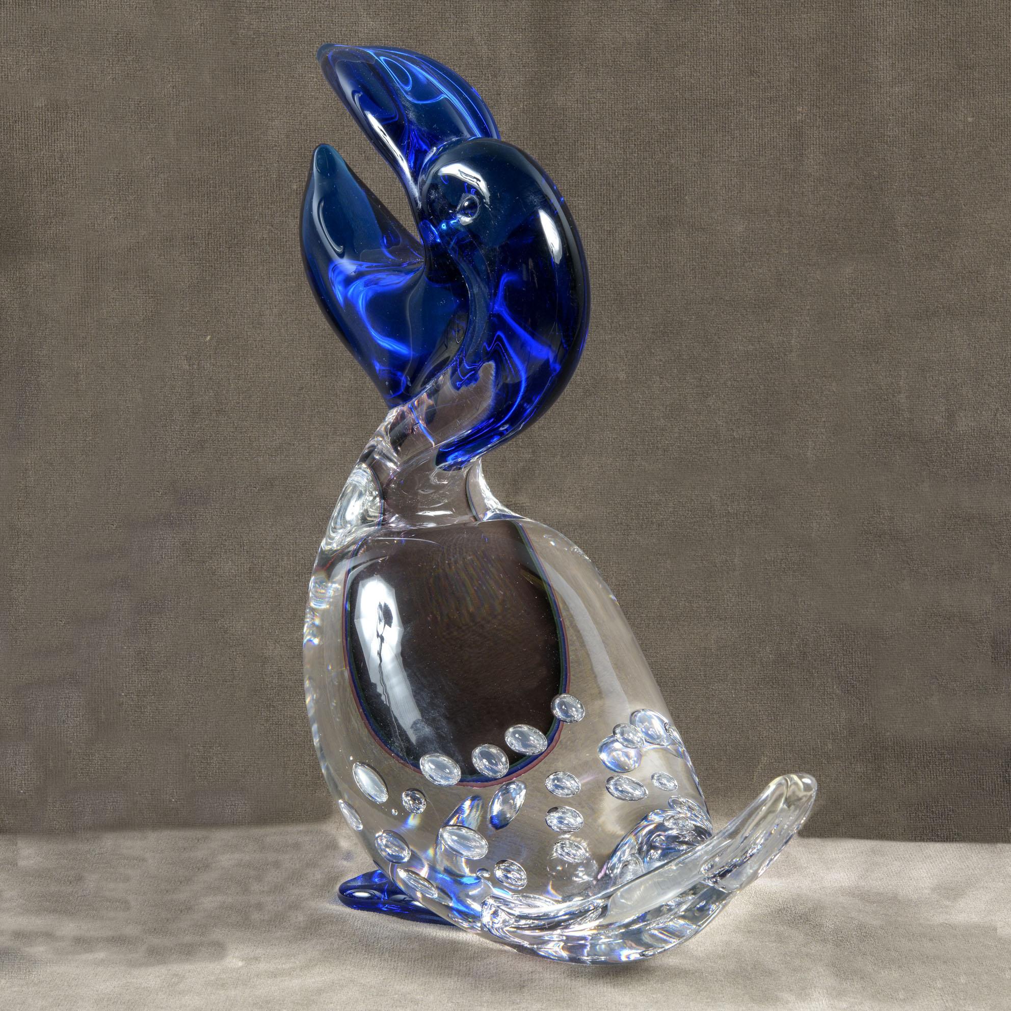 1970er Jahre Italienisch Murano Signiert Farbiges Glas Animalier Skulptur

Ein wunderschönes und seltenes Objekt, das von den Meistern aus Murano handgefertigt wurde. Es handelt sich um eine tierische Kristallskulptur in Form eines Pelikans.
Dieses