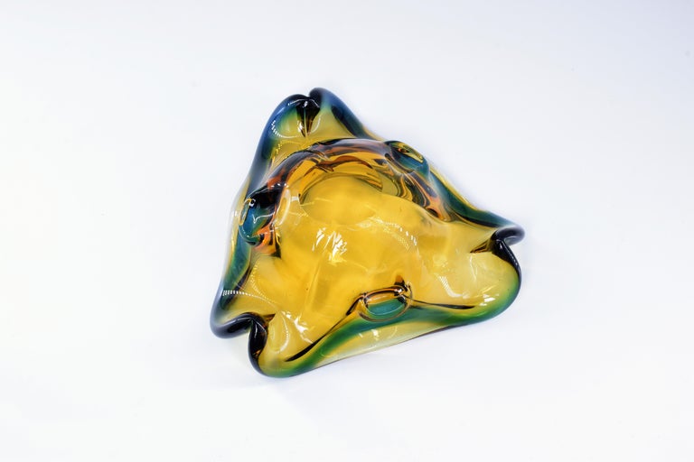 Mid-Century Modern 1970s Italian Murano Sommerso Glass Bowl in Green and Yellow For Sale