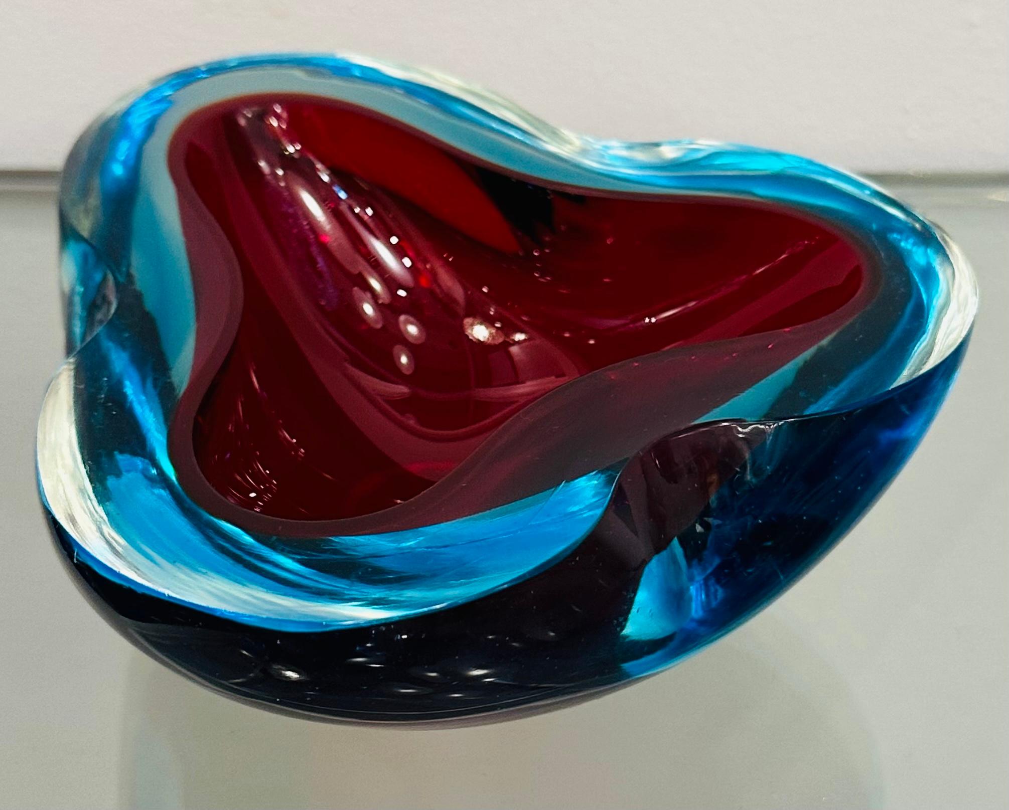 1970er Jahre Italienisch Murano Sommerso Rot Türkis & Klar Kunstglas Schüssel Schale Aschenbecher (Muranoglas)