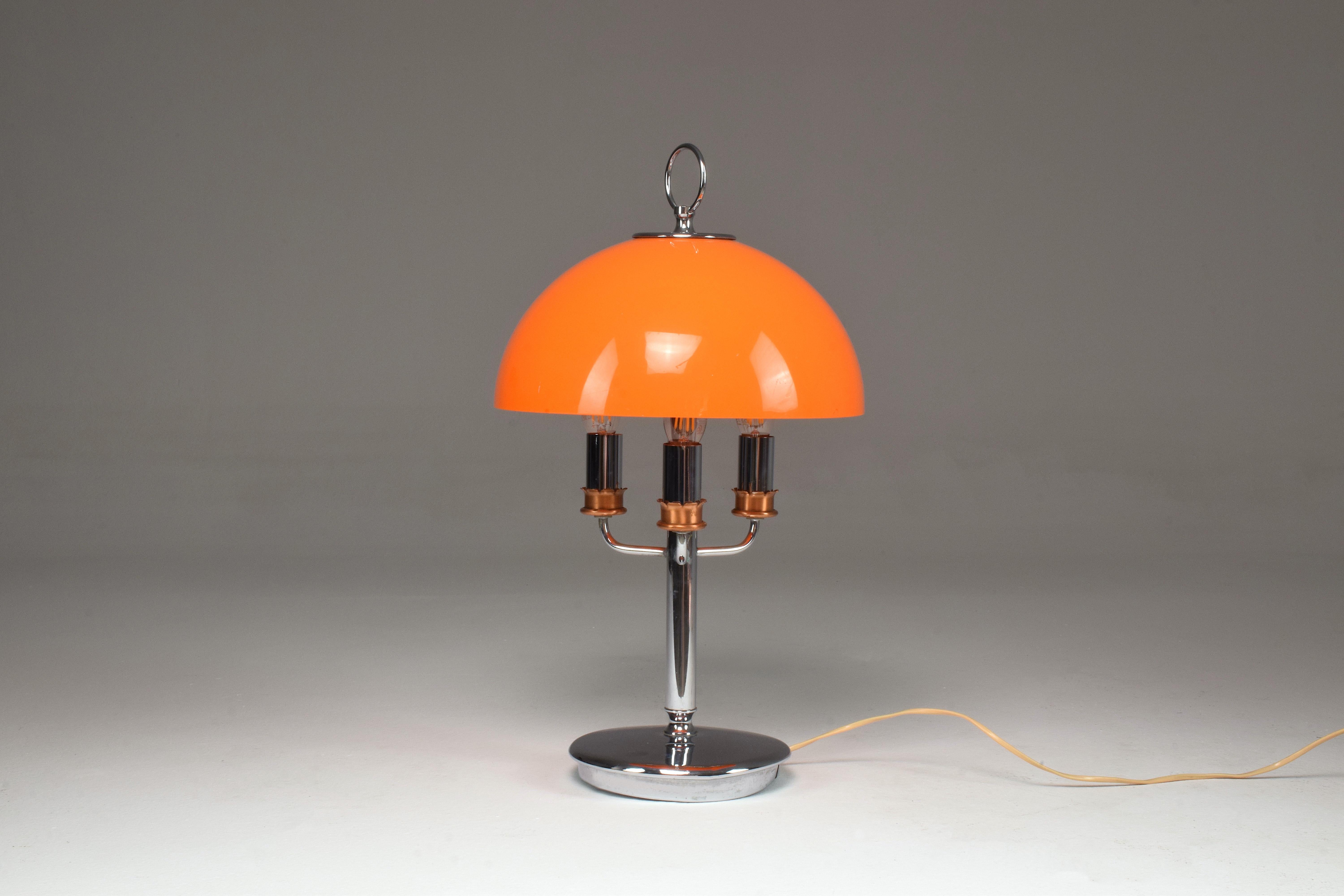 1970's Italian Orange Mushroom Shade Table Lamp In Good Condition For Sale In Paris, FR