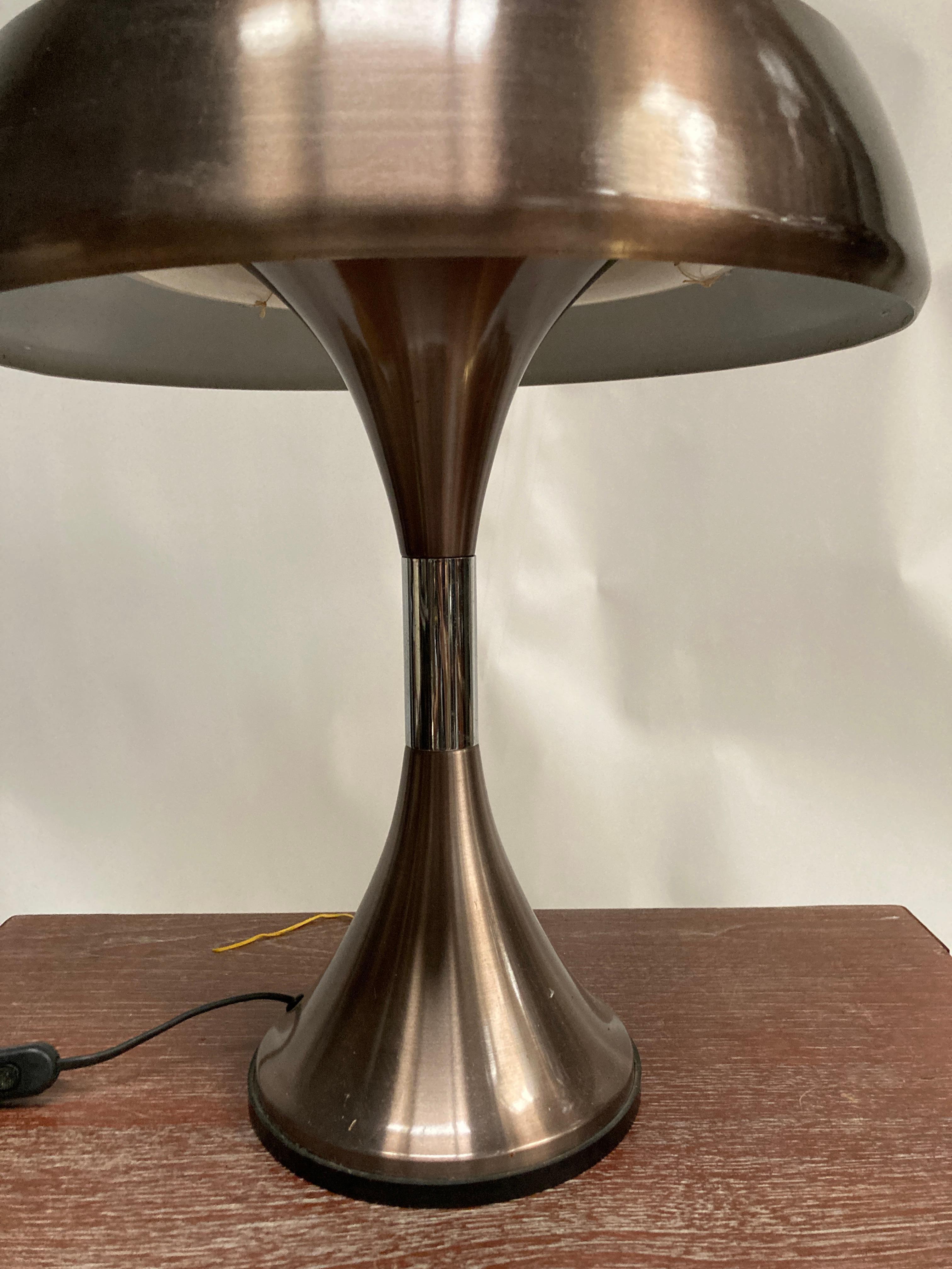 Lampada da tavolo italiana A Space degli anni '70
Luce al neon 
Buono stato