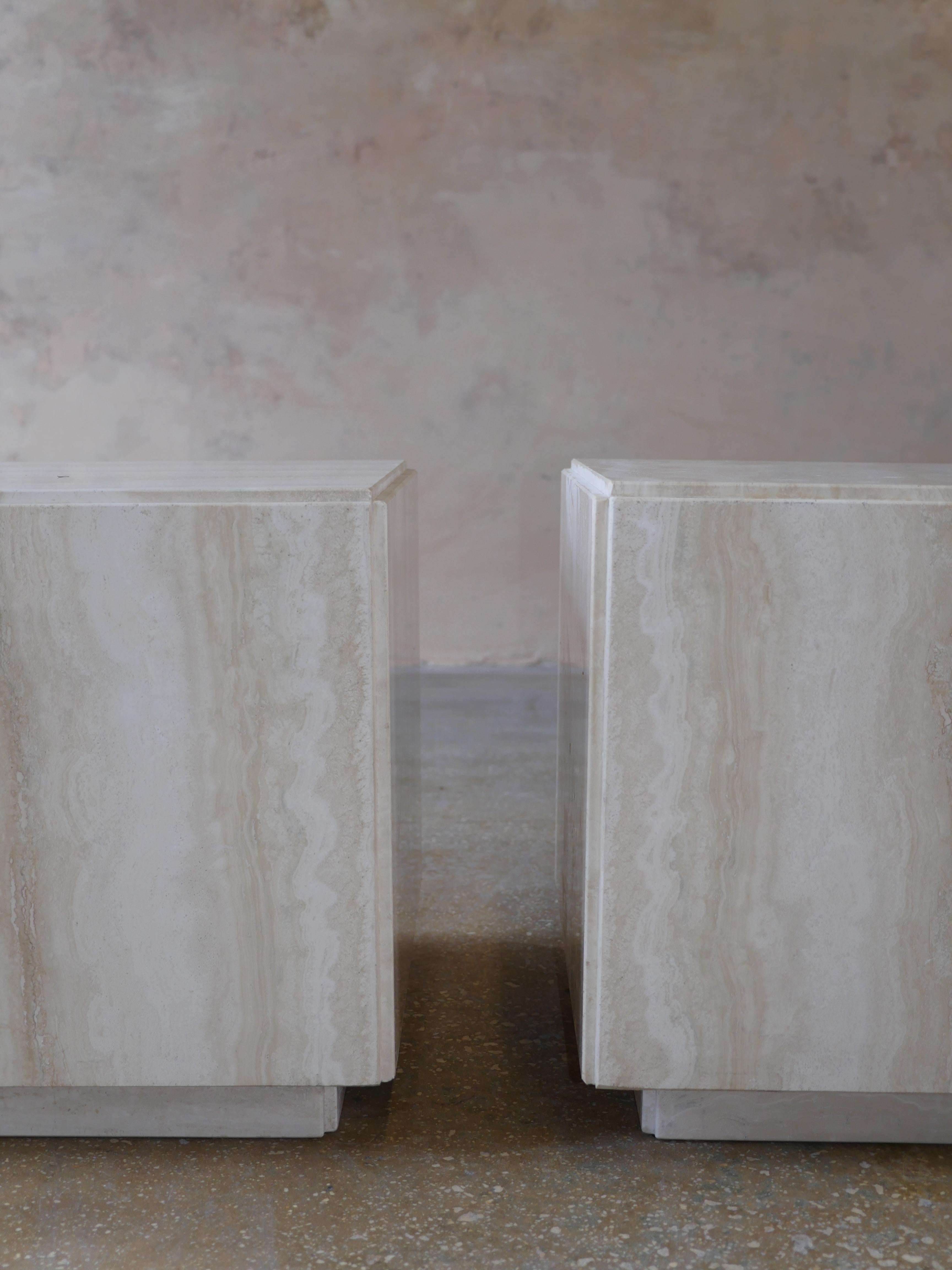 1970s Italian Navona Travertine Postmodern Cube Side Tables, a Pair In Good Condition In Miami, FL