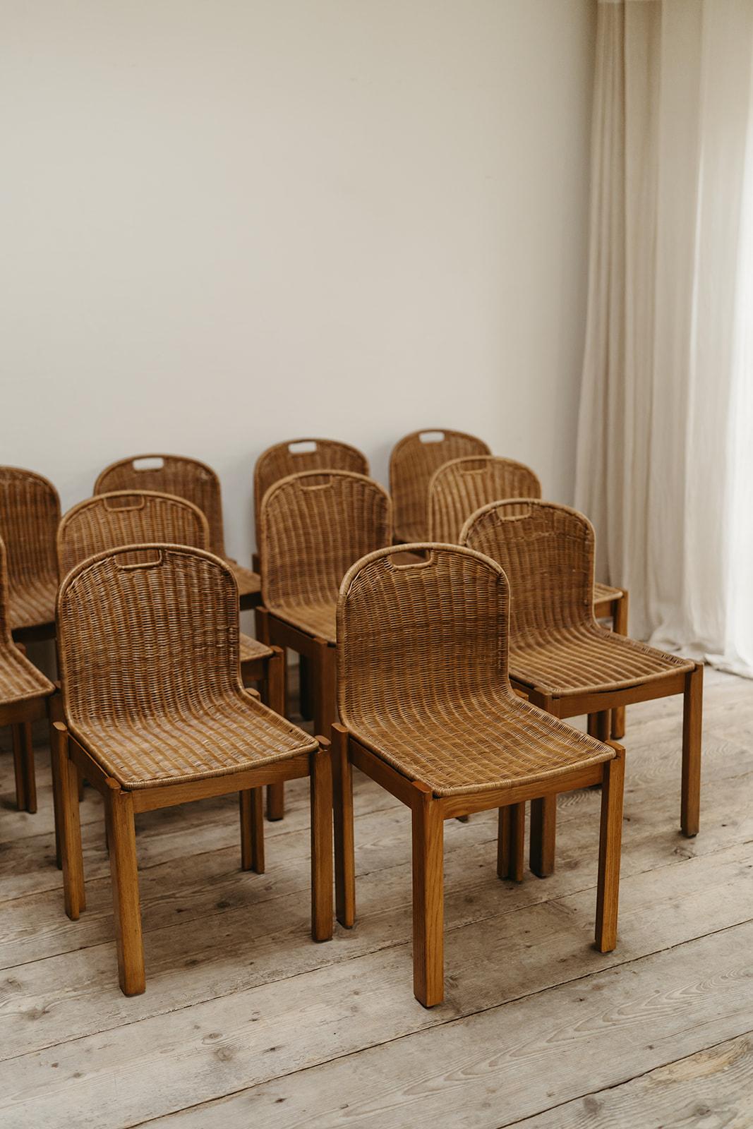 Chaises de salle à manger italiennes en chêne et rotin des années 1970 ...  Bon état - En vente à Brecht, BE