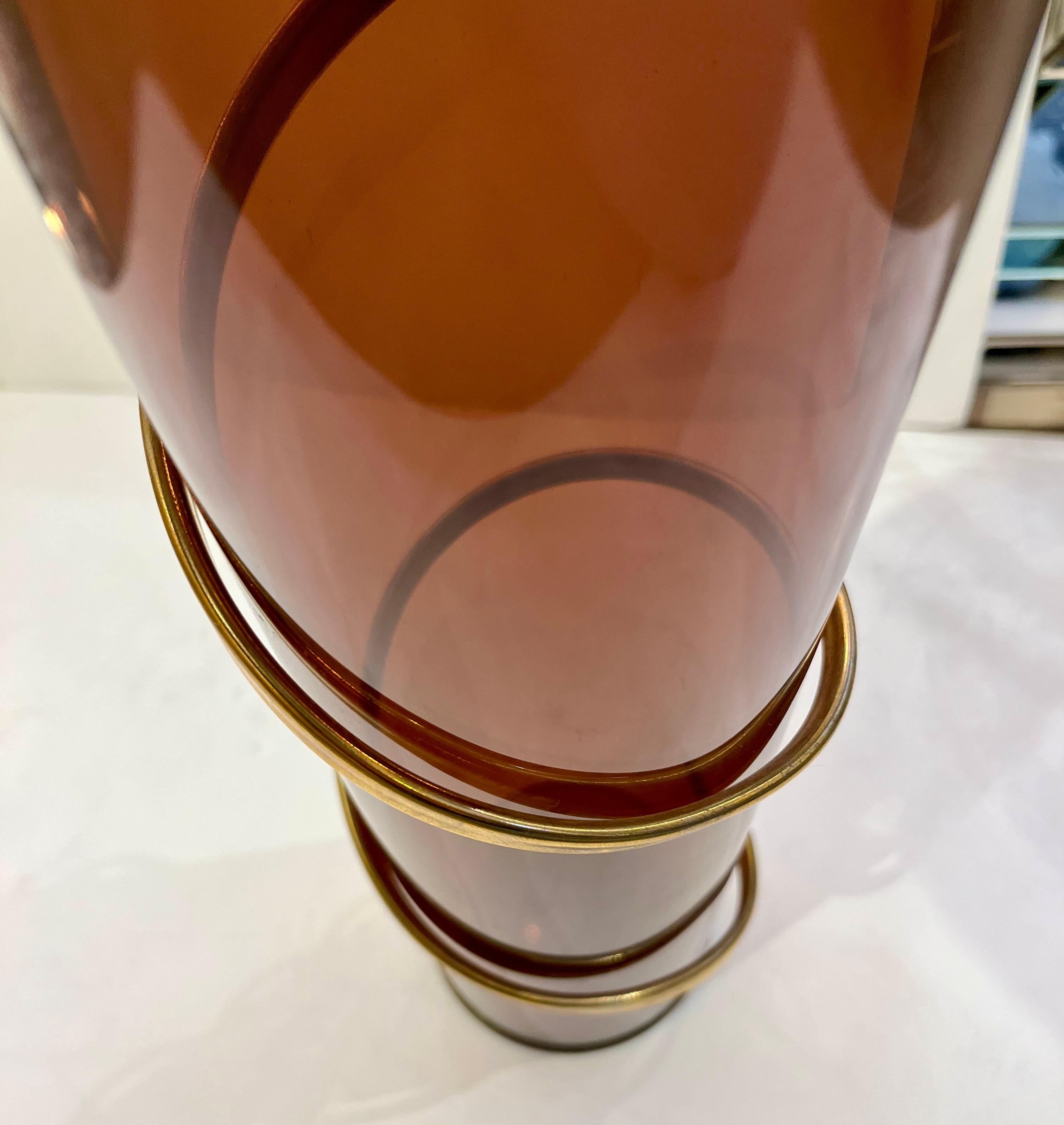 1970s Italian Organic Brass Snake Swirls Brown Lucite Tall Vase For Sale 4