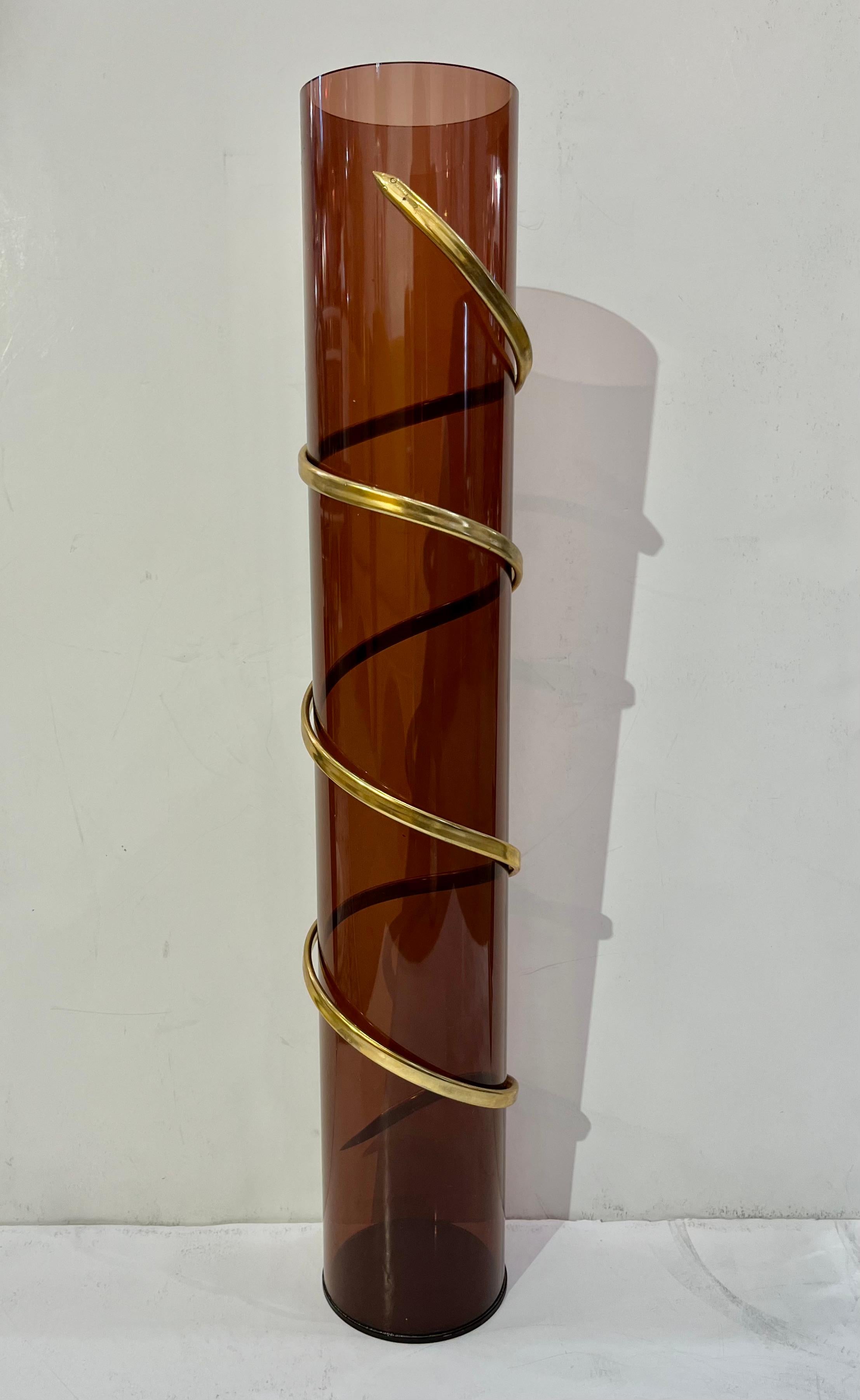 Mid-Century Modern 1970s Italian Organic Brass Snake Swirls Brown Lucite Tall Vase For Sale