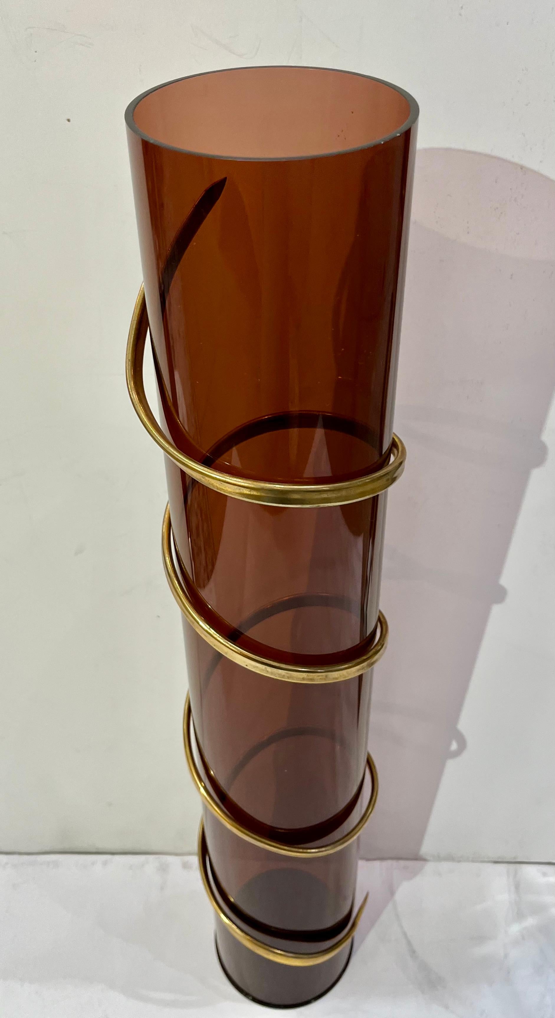 Hand-Crafted 1970s Italian Organic Brass Snake Swirls Brown Lucite Tall Vase For Sale