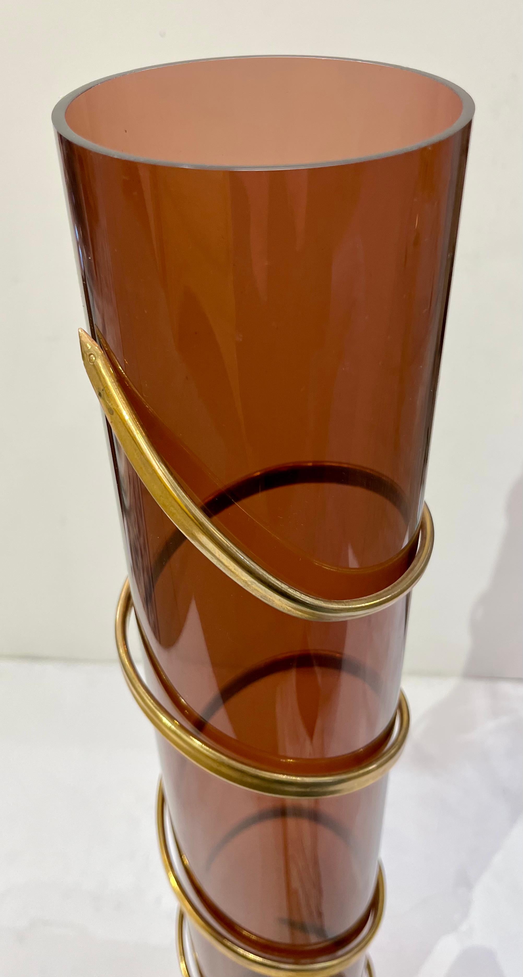 1970s Italian Organic Brass Snake Swirls Brown Lucite Tall Vase For Sale 3