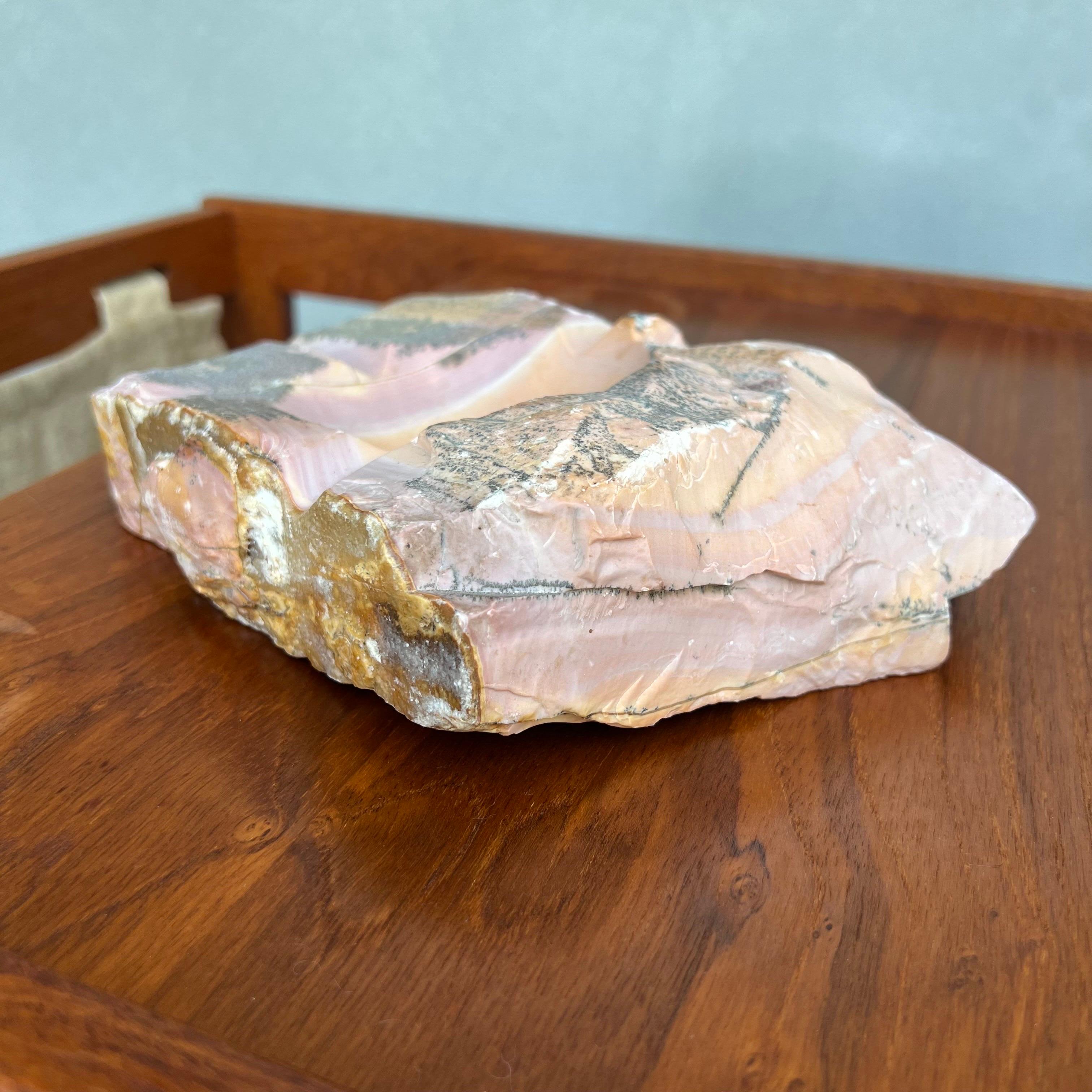 1970s Italian Organic Modern Pink Marble Onyx Ashtray In Good Condition For Sale In Charleston, SC