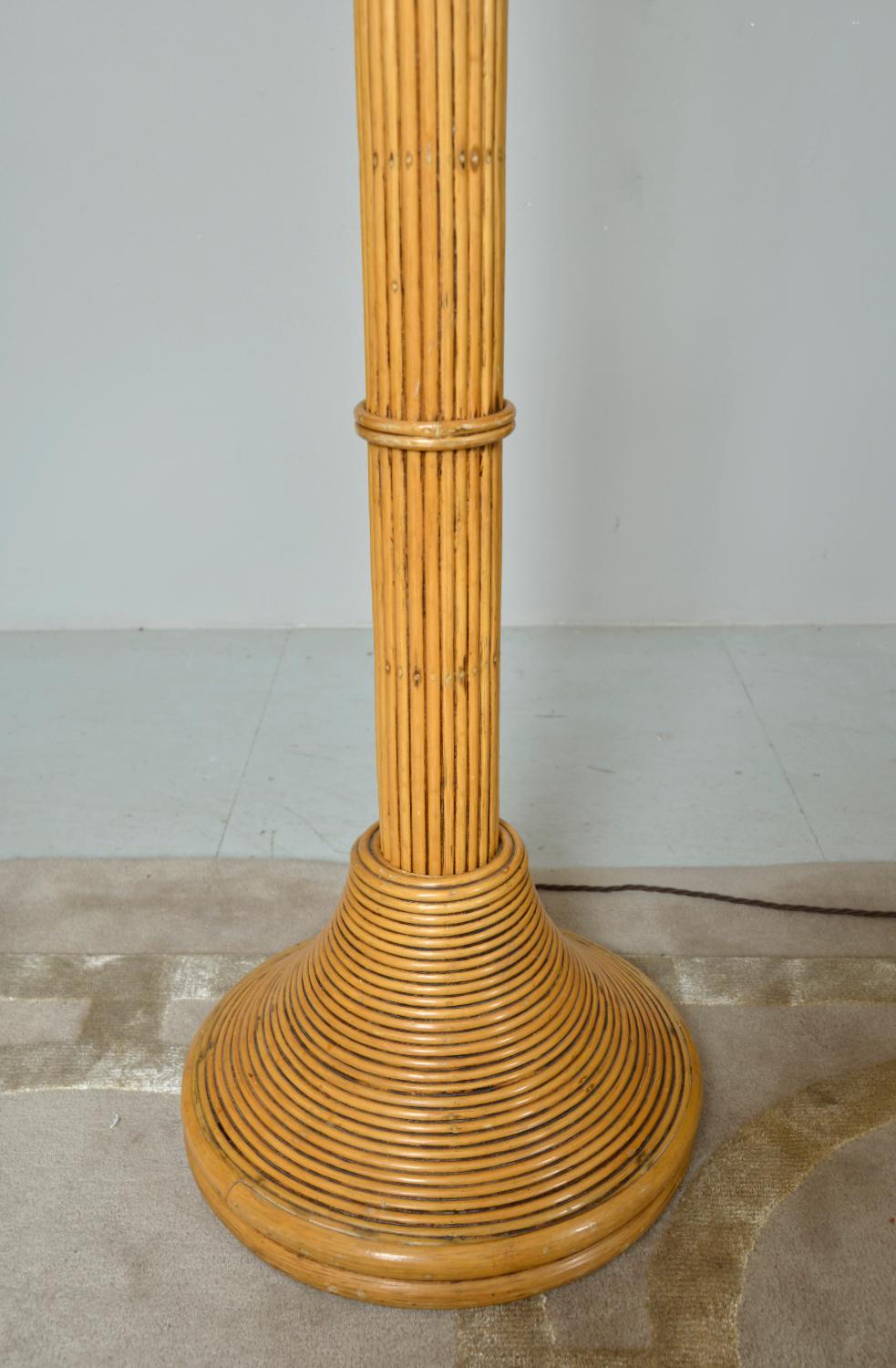 Lampada standard Tiki Crespi Pagoda in bambù, rattan e vimini degli anni '70 in vendita 4