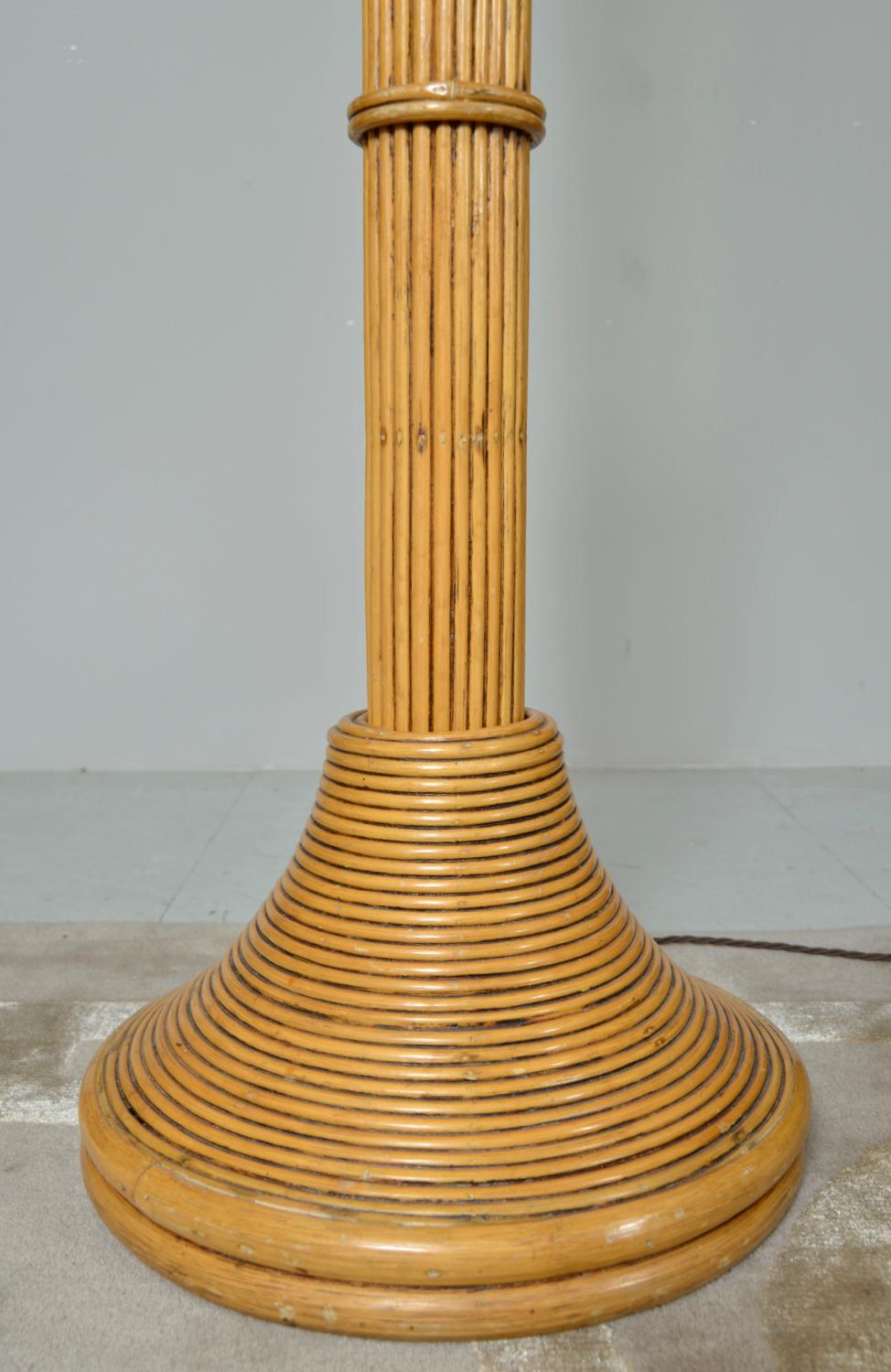 Lampada standard Tiki Crespi Pagoda in bambù, rattan e vimini degli anni '70 in vendita 5