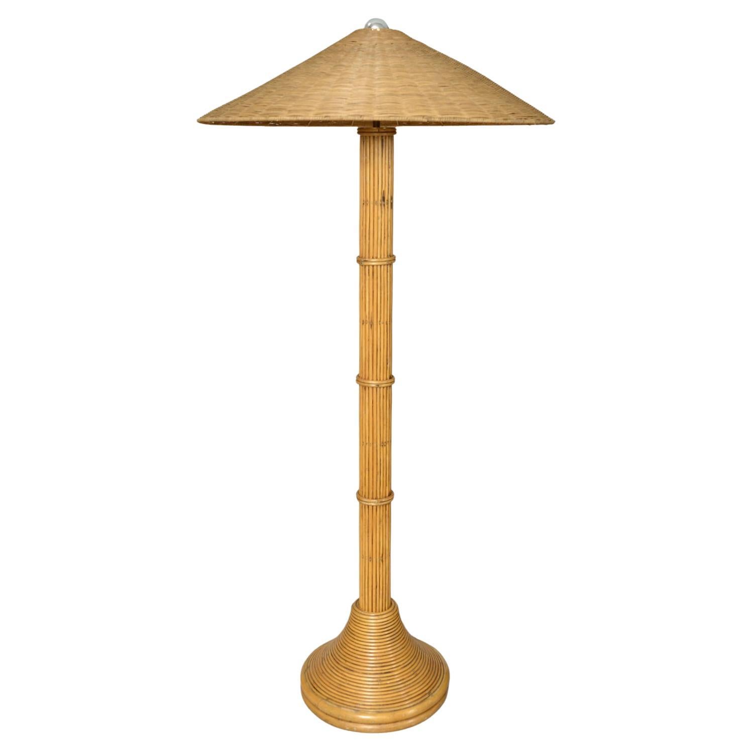 Lampada standard Tiki Crespi Pagoda in bambù, rattan e vimini degli anni '70 in vendita