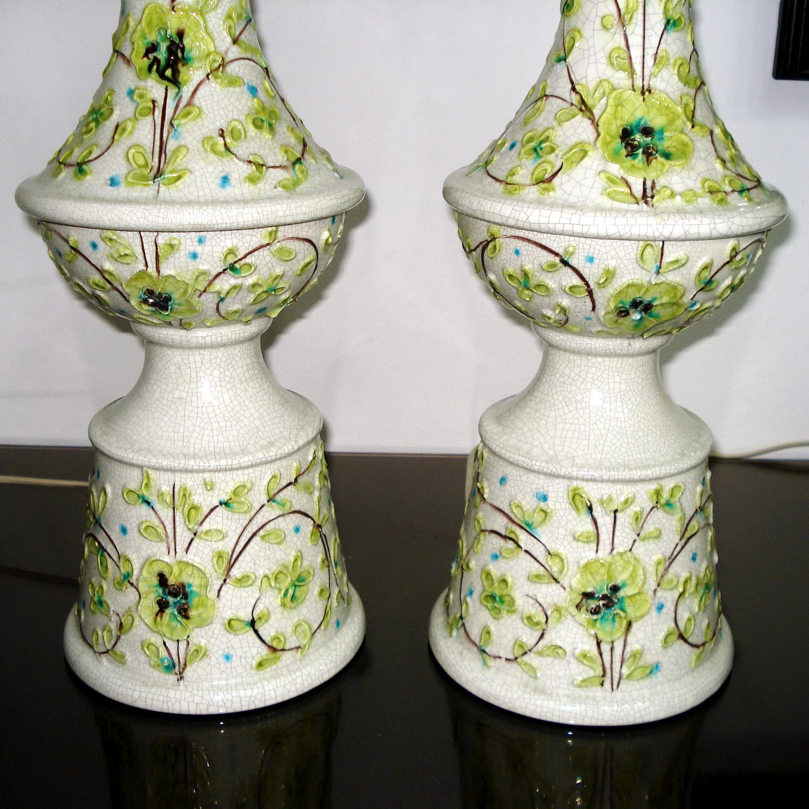 Paire de grandes lampes de bureau italiennes en céramique à motifs floraux des années 1970 Bon état - En vente à Bochum, NRW