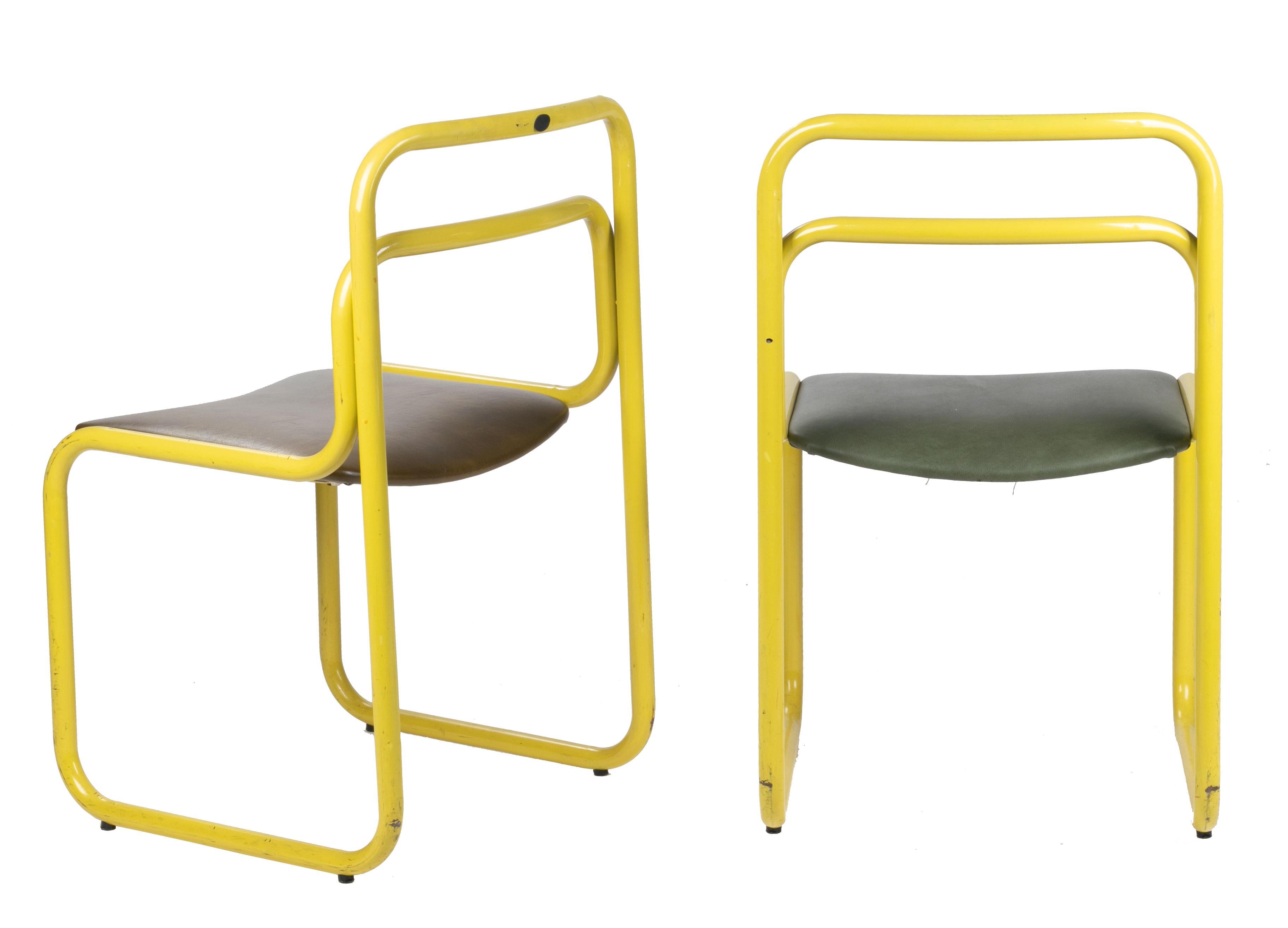 1970s Italian Pair of Vintage Steel Yellow Chairs In Good Condition For Sale In Marbella, ES