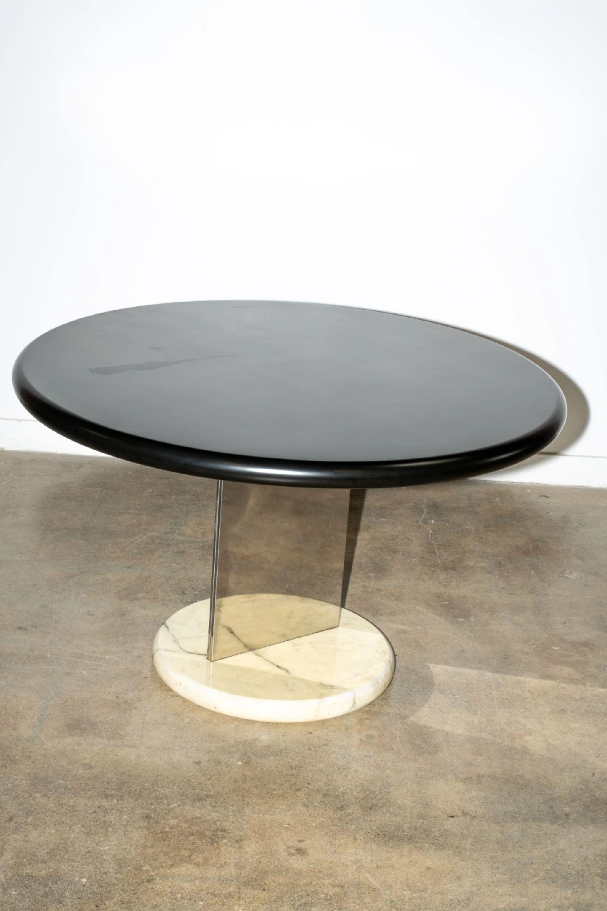 Fin du 20e siècle Table de salle à manger italienne des années 1970 avec base en marbre par Giotto Stoppino en vente