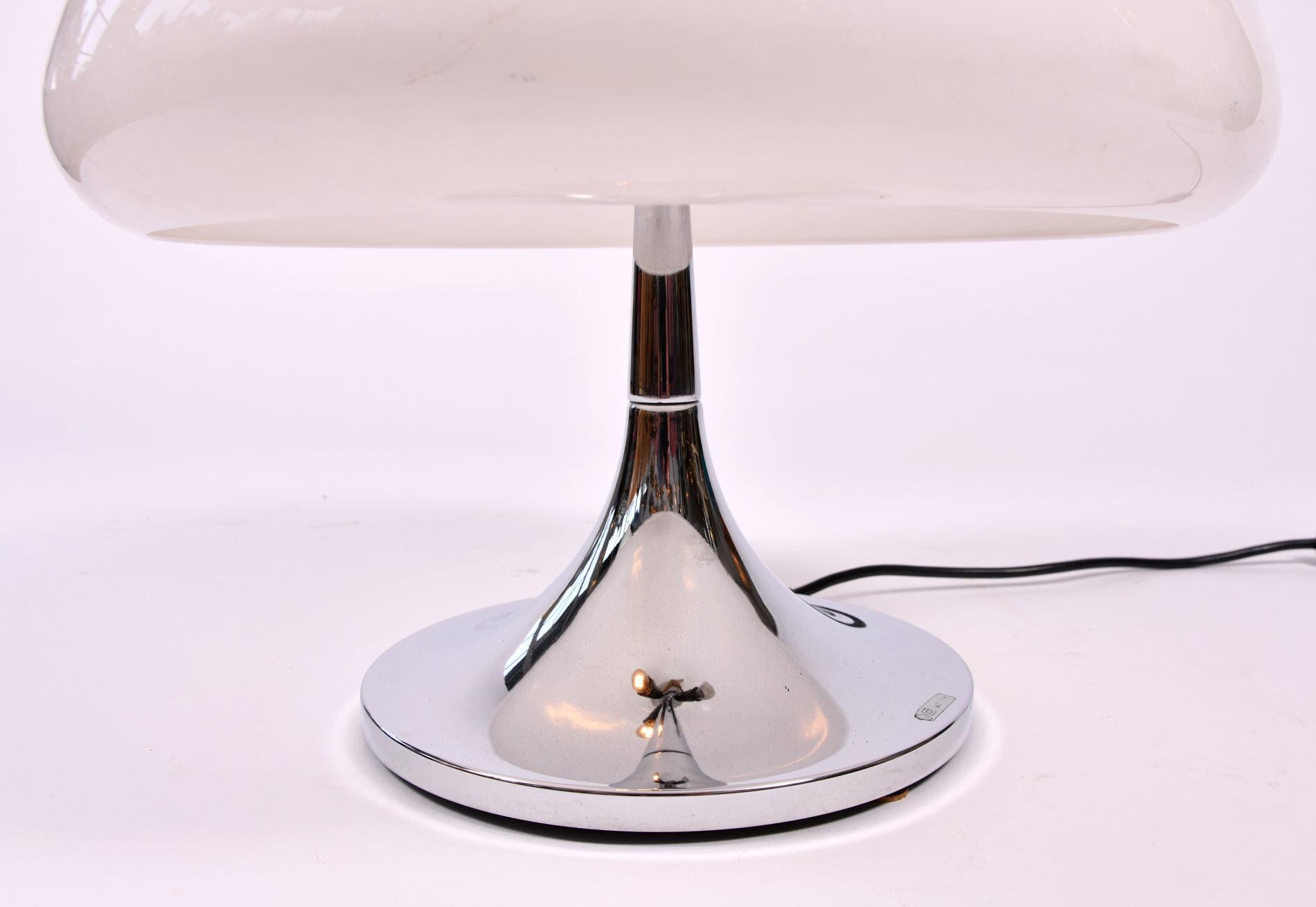 1970s Italian Perspex White Domed Table Lamp In Good Condition In London, GB