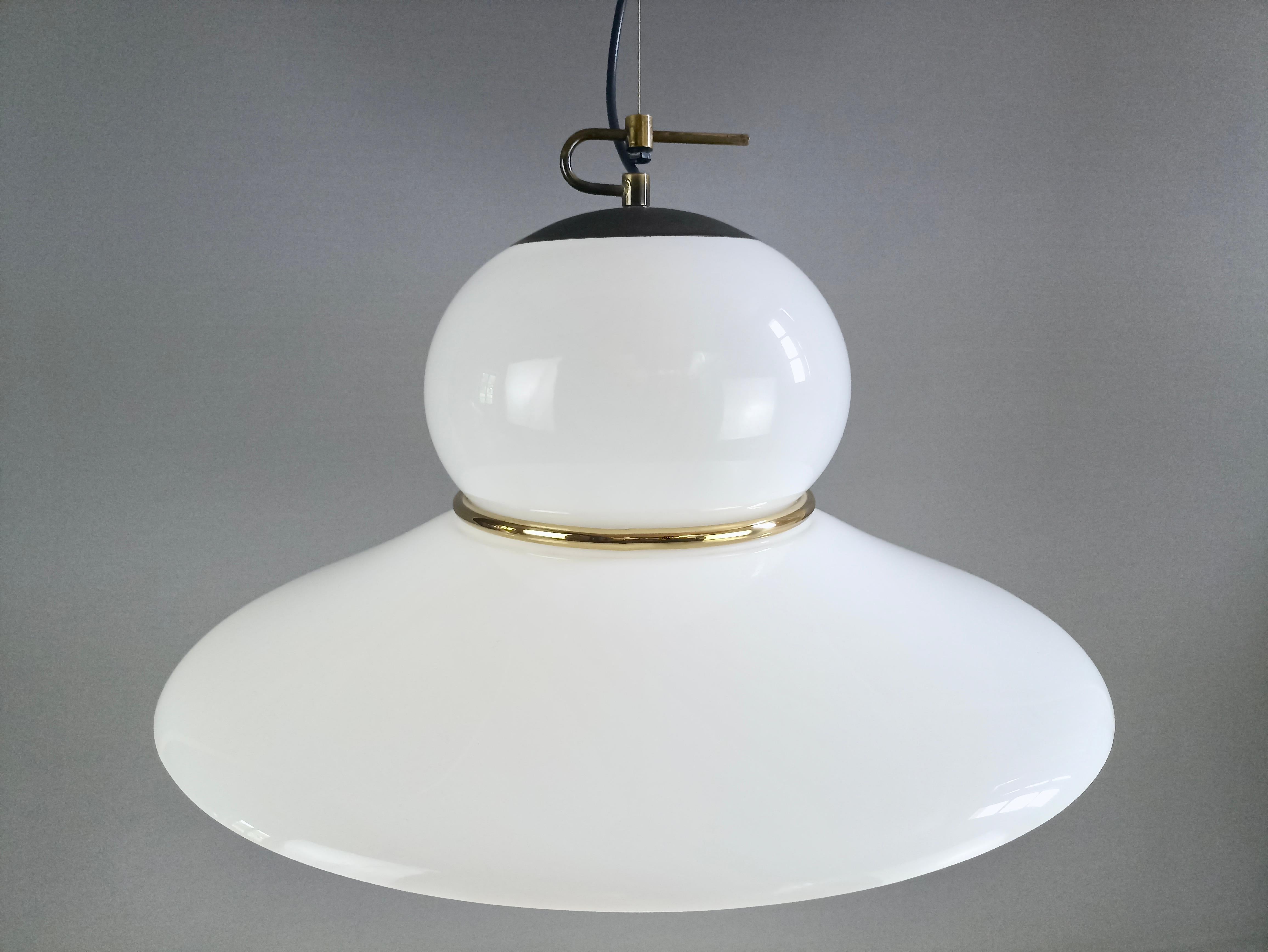 1970s Italian Plastic and Brass Pendant Lamp For Sale 4