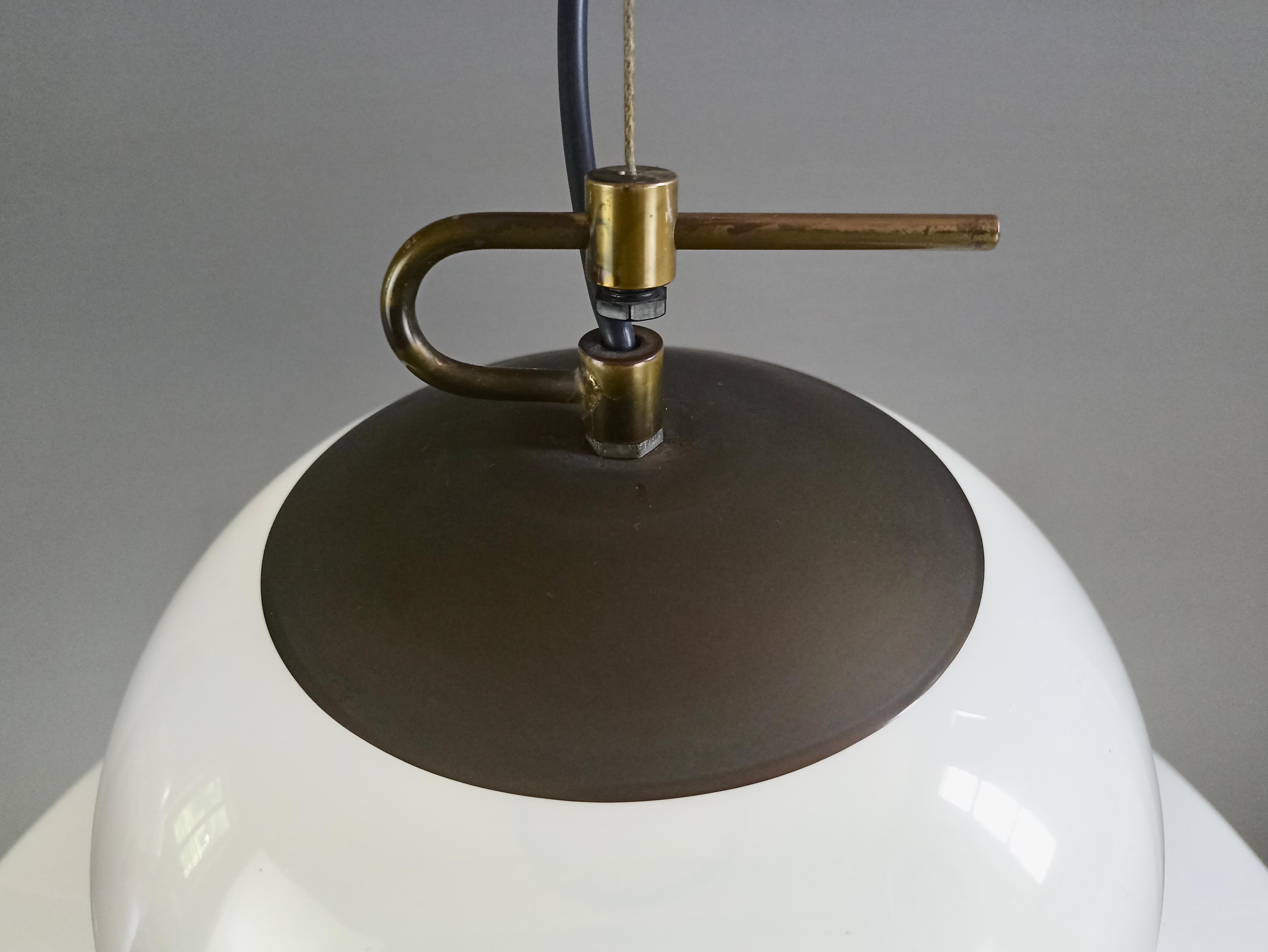 1970s Italian Plastic and Brass Pendant Lamp For Sale 8