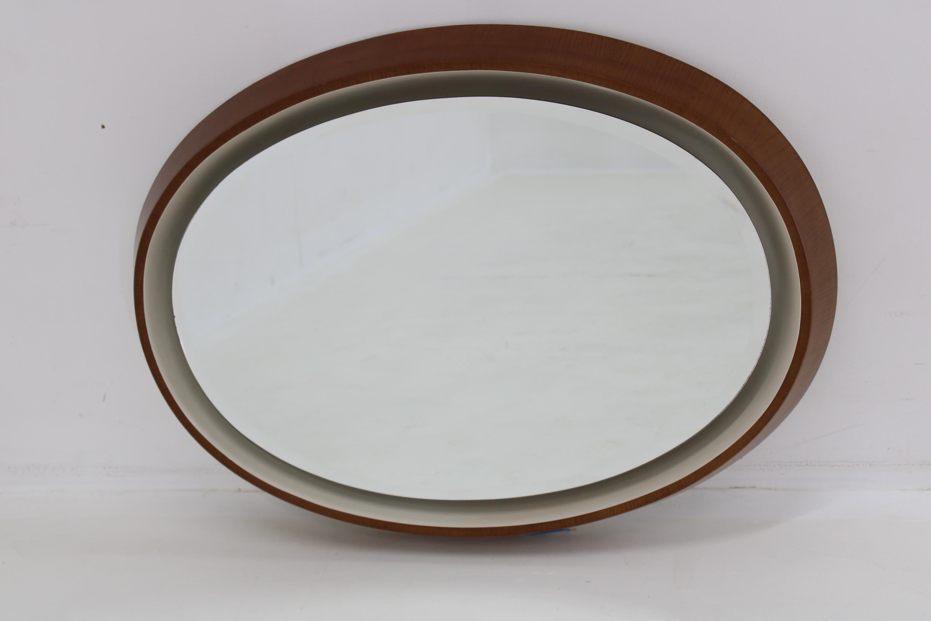 Mid-Century moderno Specchio in plastica italiano degli anni '70 con retroilluminazione in vendita