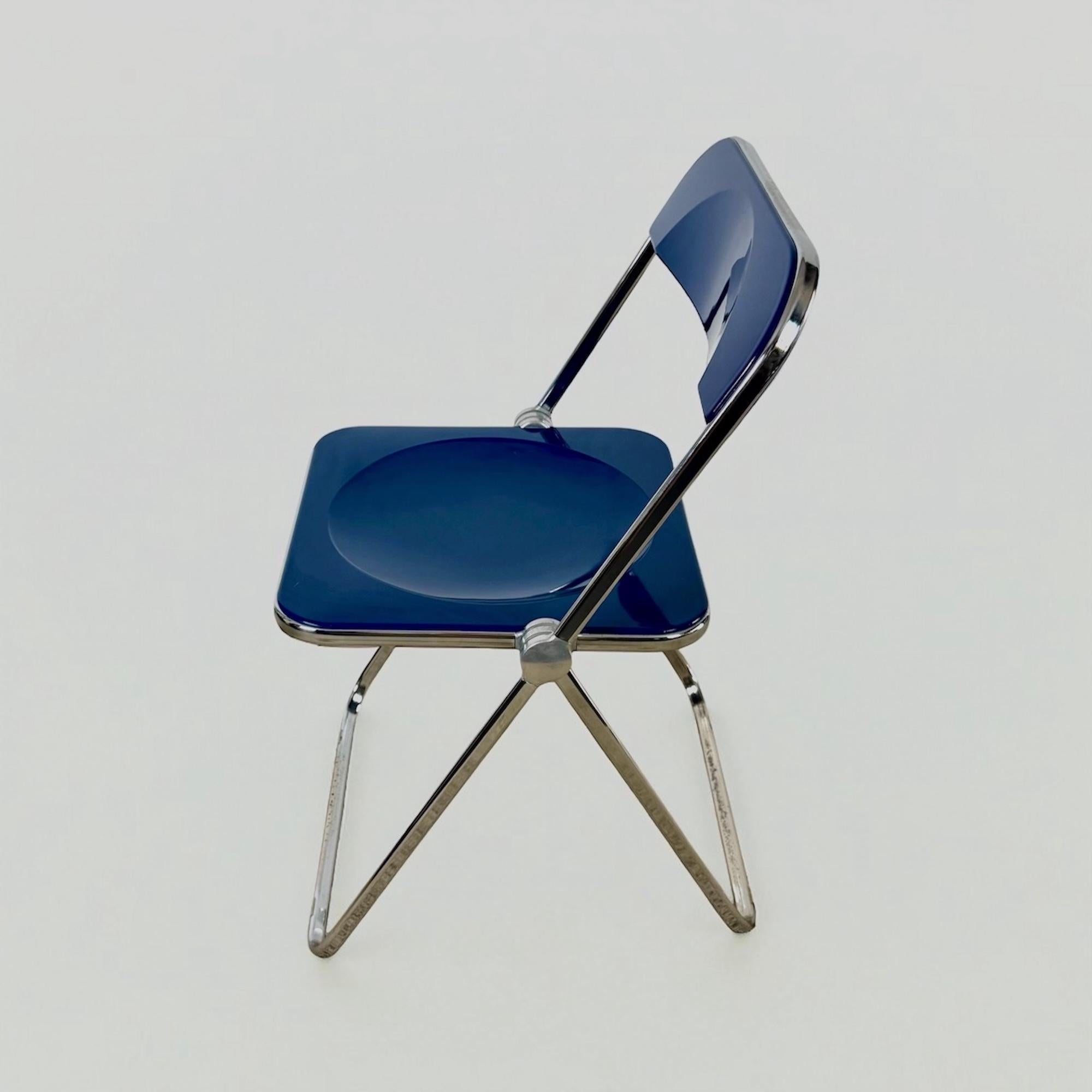Silla plegable italiana Plia azul de los años 70 por Giancarlo Piretti para Castelli en venta 3