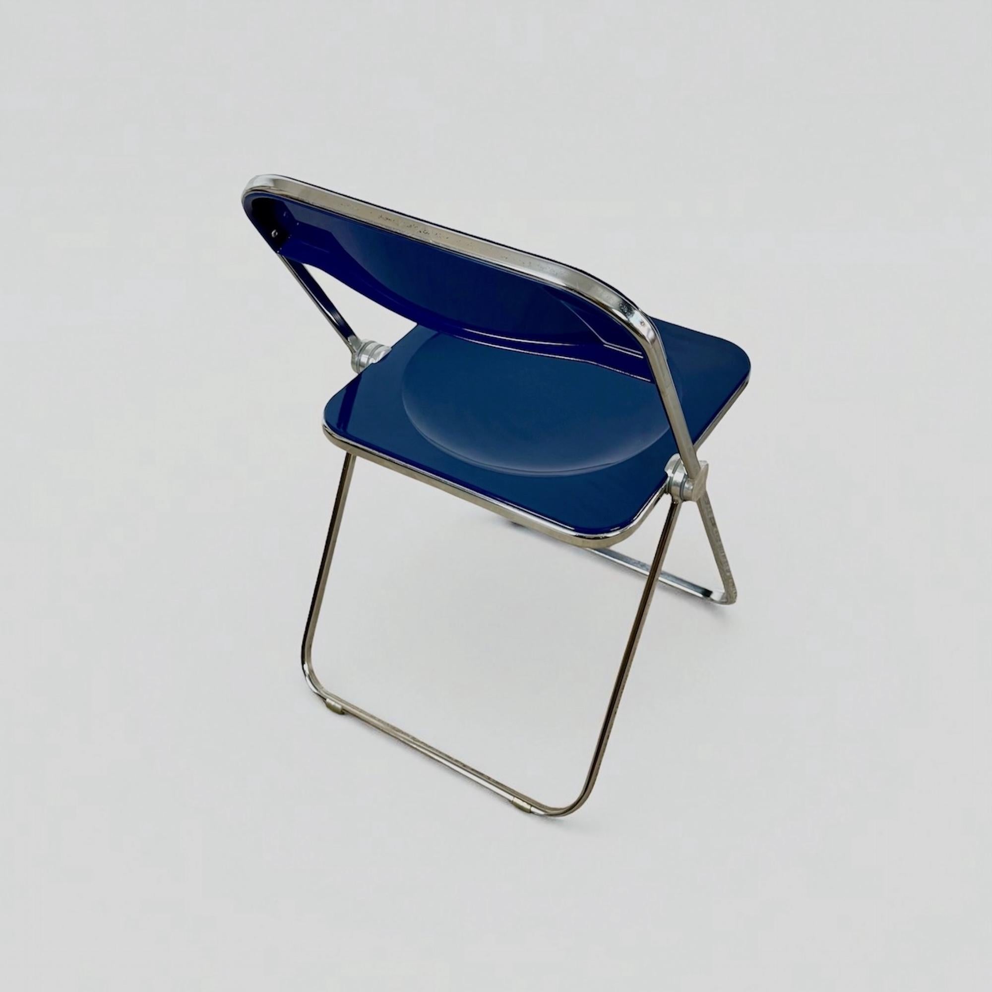 Silla plegable italiana Plia azul de los años 70 por Giancarlo Piretti para Castelli en venta 4