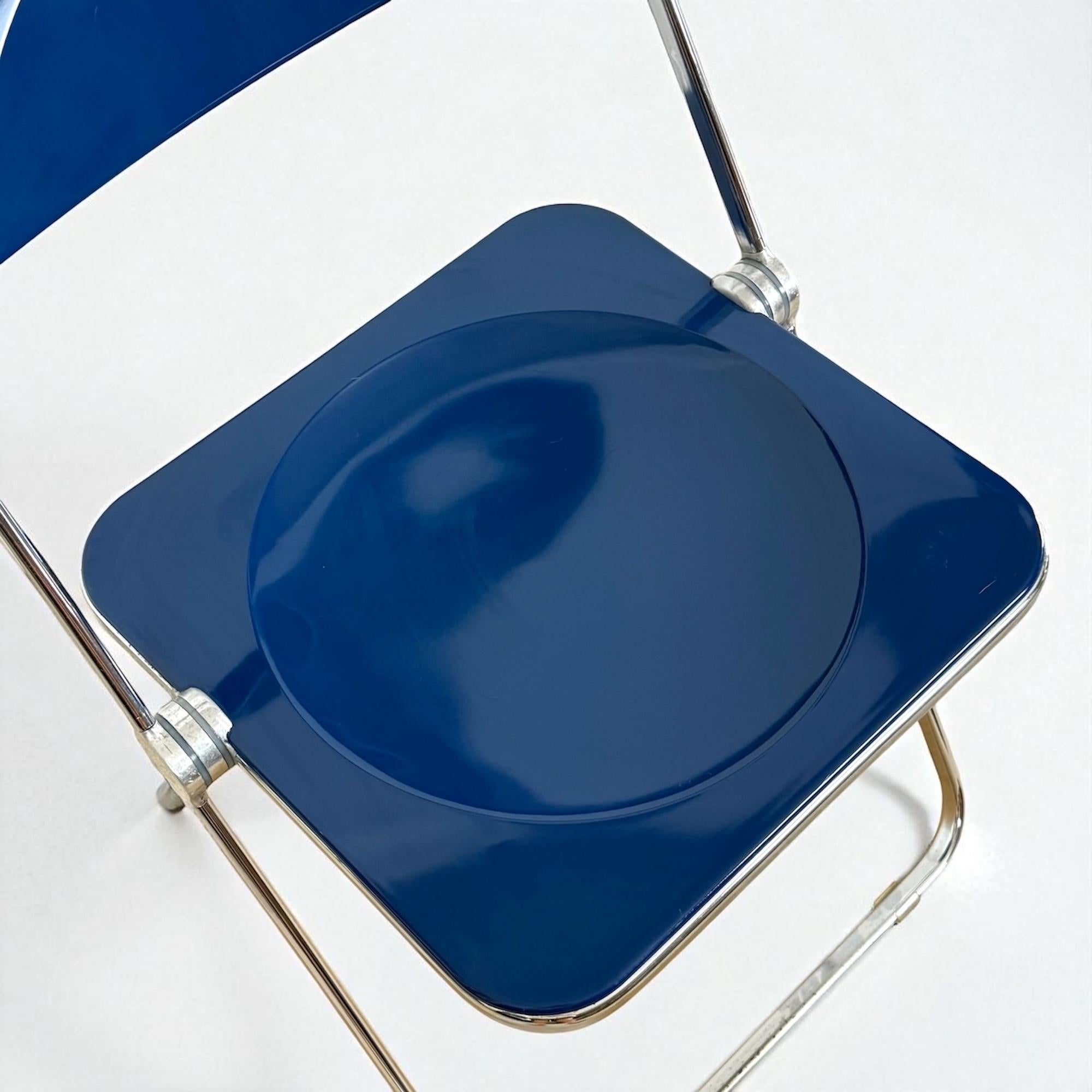 Silla plegable italiana Plia azul de los años 70 por Giancarlo Piretti para Castelli Italiano en venta