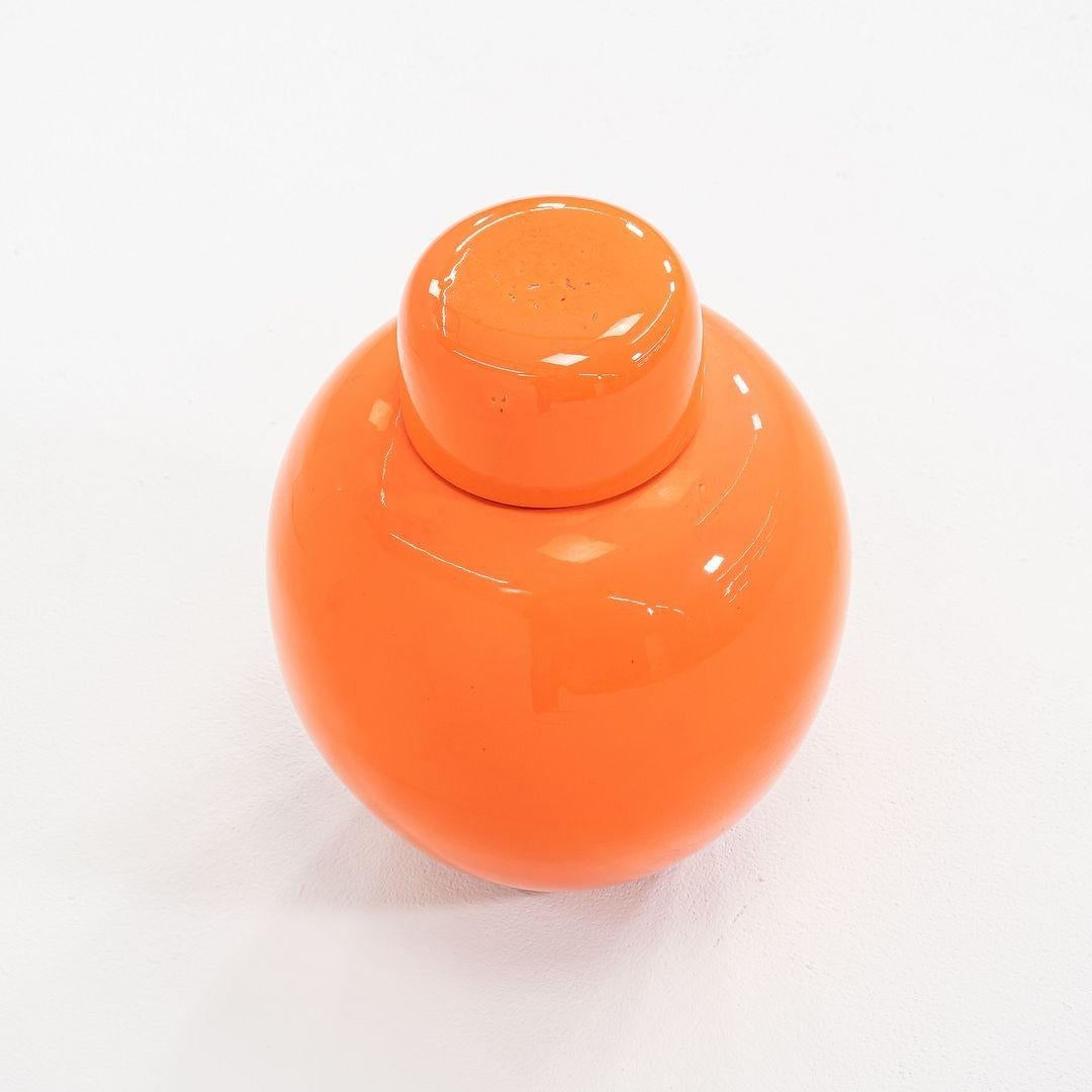 Moderno Vaso in porcellana italiana degli anni '70 con top in coordinato in vendita