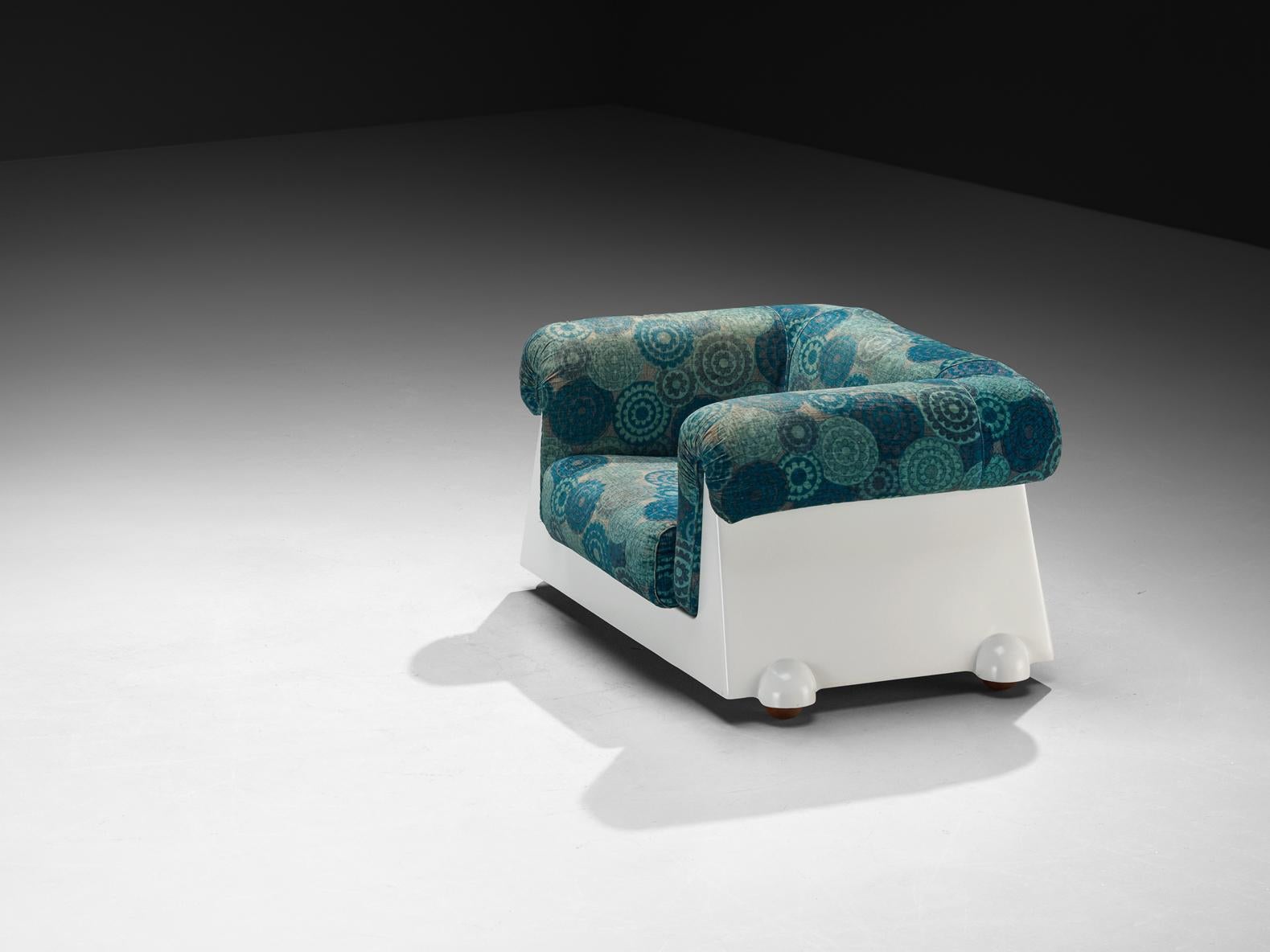 Fabric 1970s Italian Post-Modern Lounge Chair in White Fiberglass For Sale