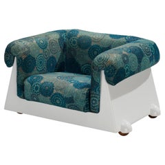 1970s Italian Post-Modern Lounge Chair in White Fiberglass