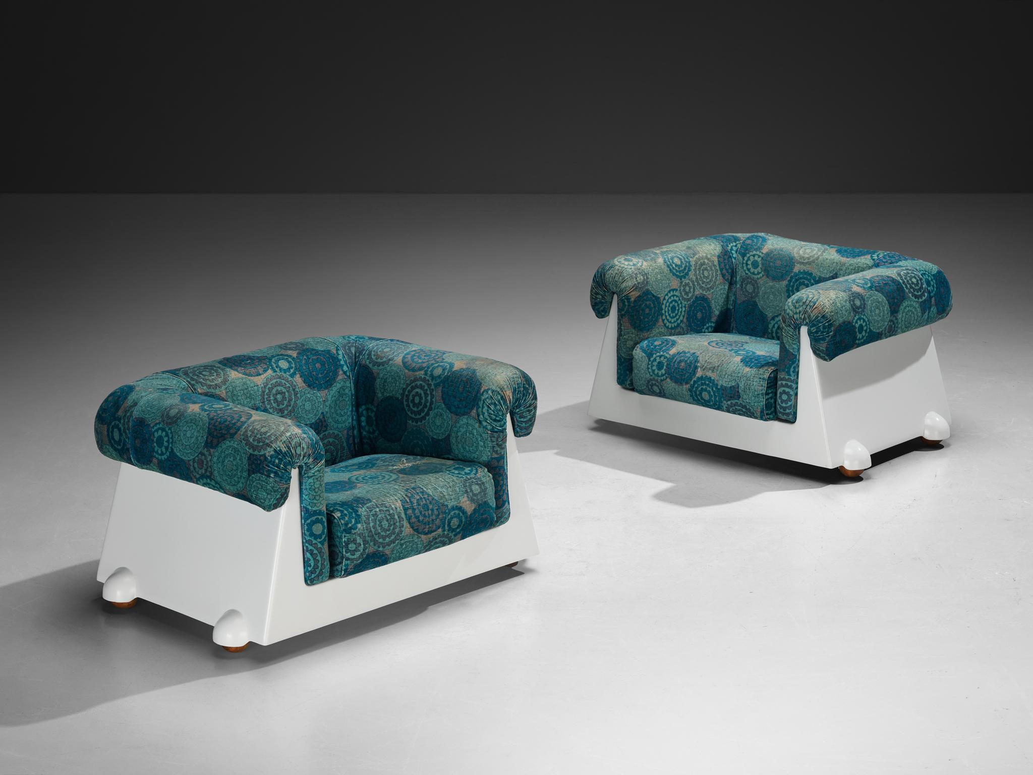 Paar Loungesessel, Stoff, Fiberglas, Italien, 1970er Jahre

Diese exquisiten Sessel mit Glasfasergestell, die in Italien hergestellt werden, verkörpern den postmodernen Geist der 1970er Jahre. Die Rahmen sind aus weißem Fiberglas gefertigt, einem