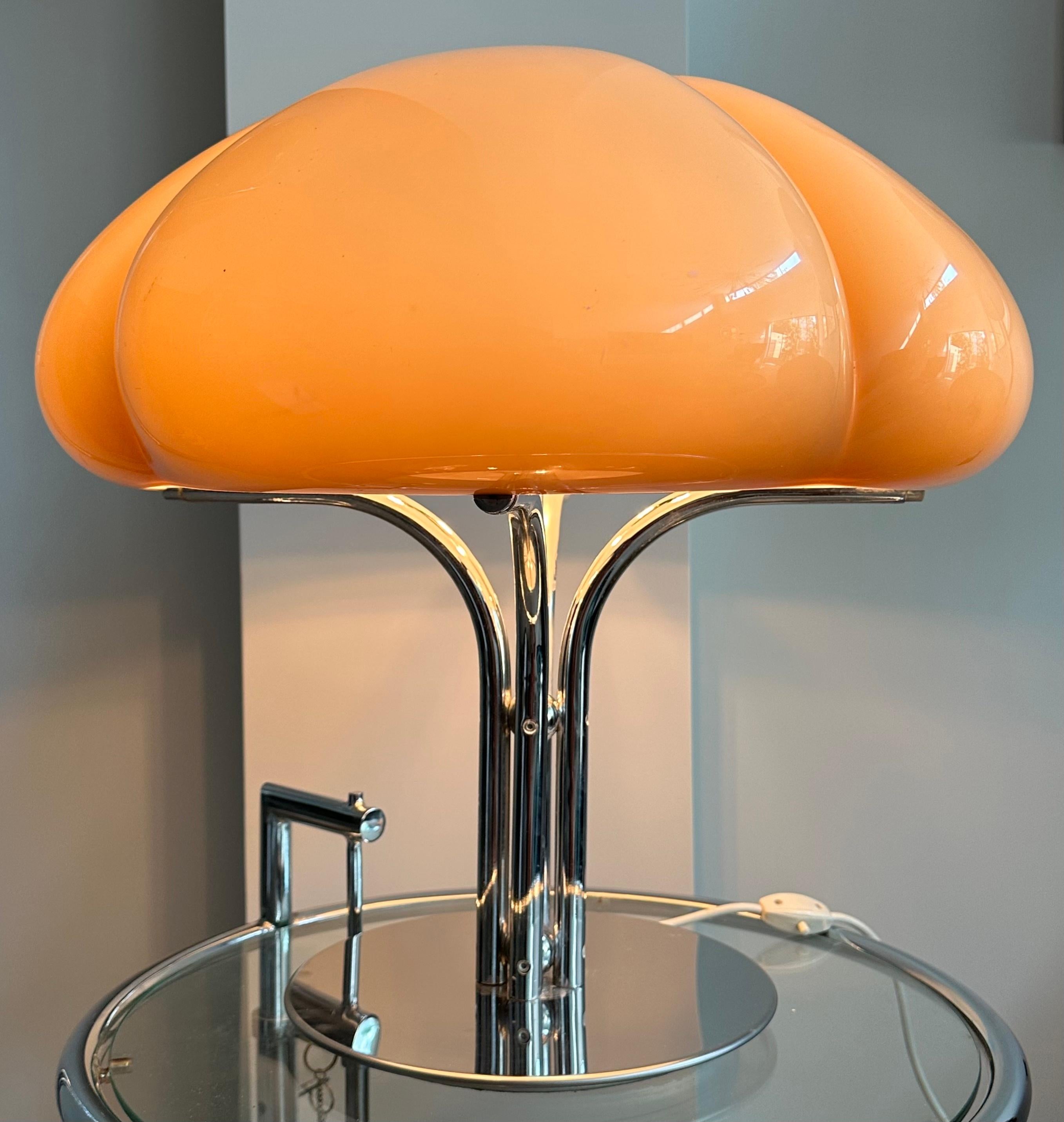 1970s Italian Quadrifoglio Harvey Guzzini Space Age Table Lamp by Gae Aulenti In Good Condition In London, GB
