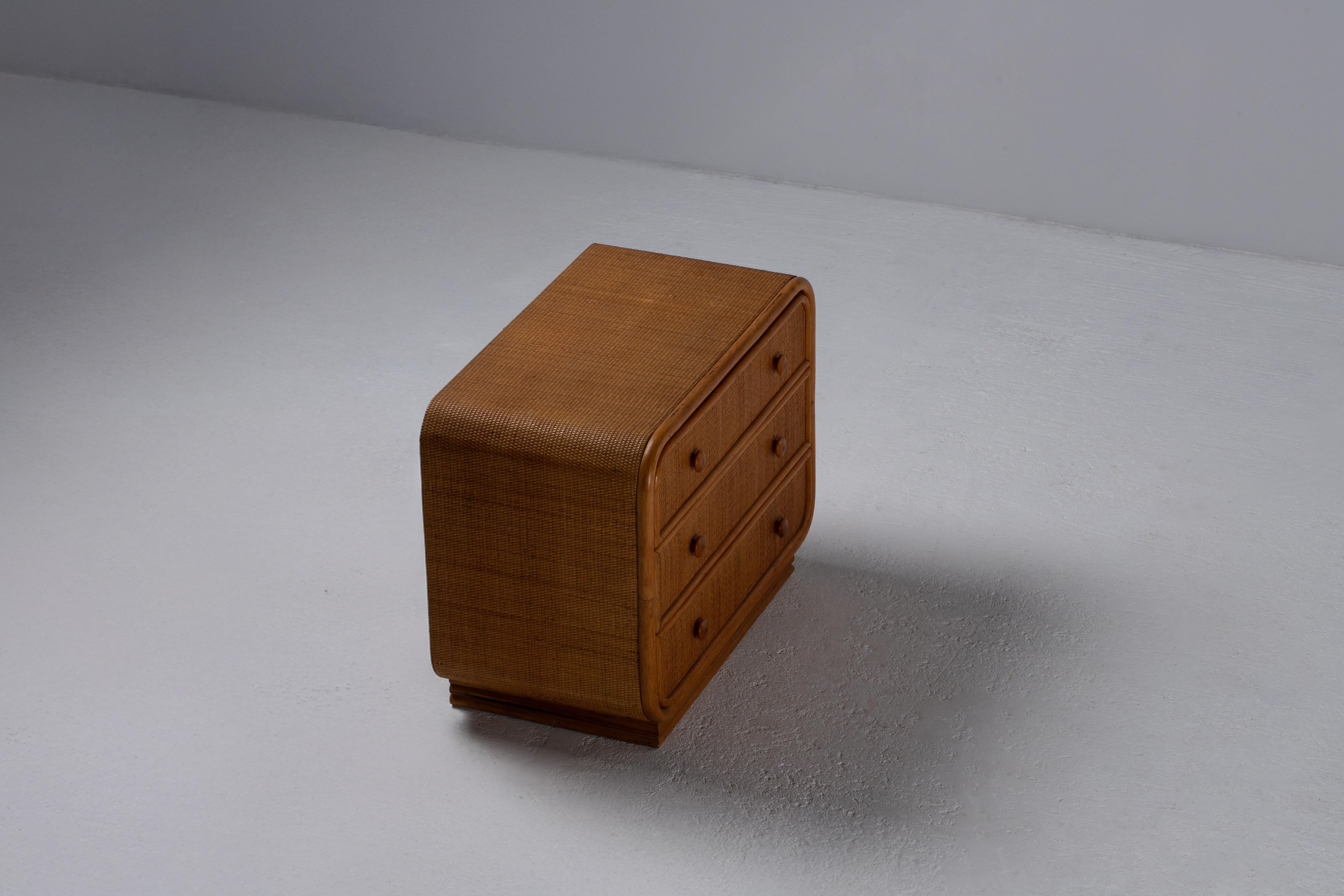 Italienische Kommode aus Rattan und Bambus aus den 1970er Jahren - Organisches modernistisches Design (Ende des 20. Jahrhunderts) im Angebot