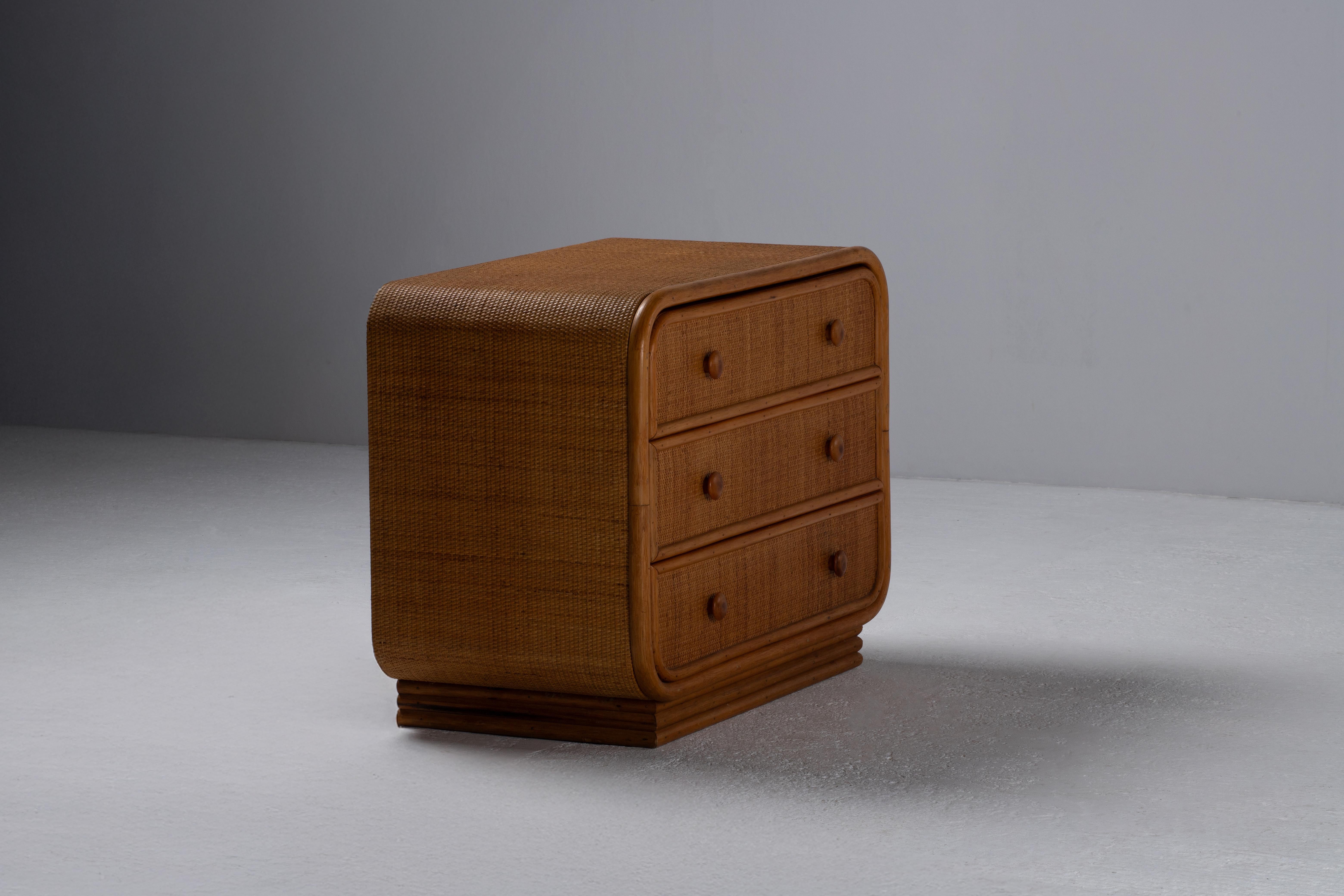 Italienische Kommode aus Rattan und Bambus aus den 1970er Jahren - Organisches modernistisches Design (Messing) im Angebot