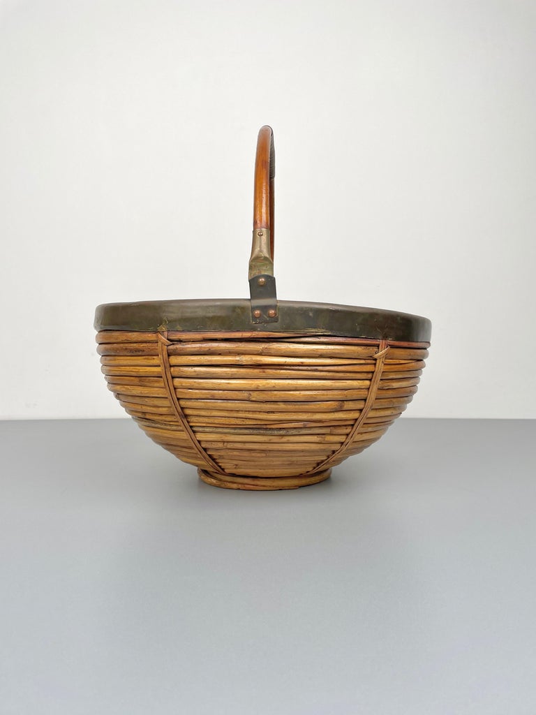 Mid-Century Modern 1970s Italian Rattan and Brass Large Basket For Sale
