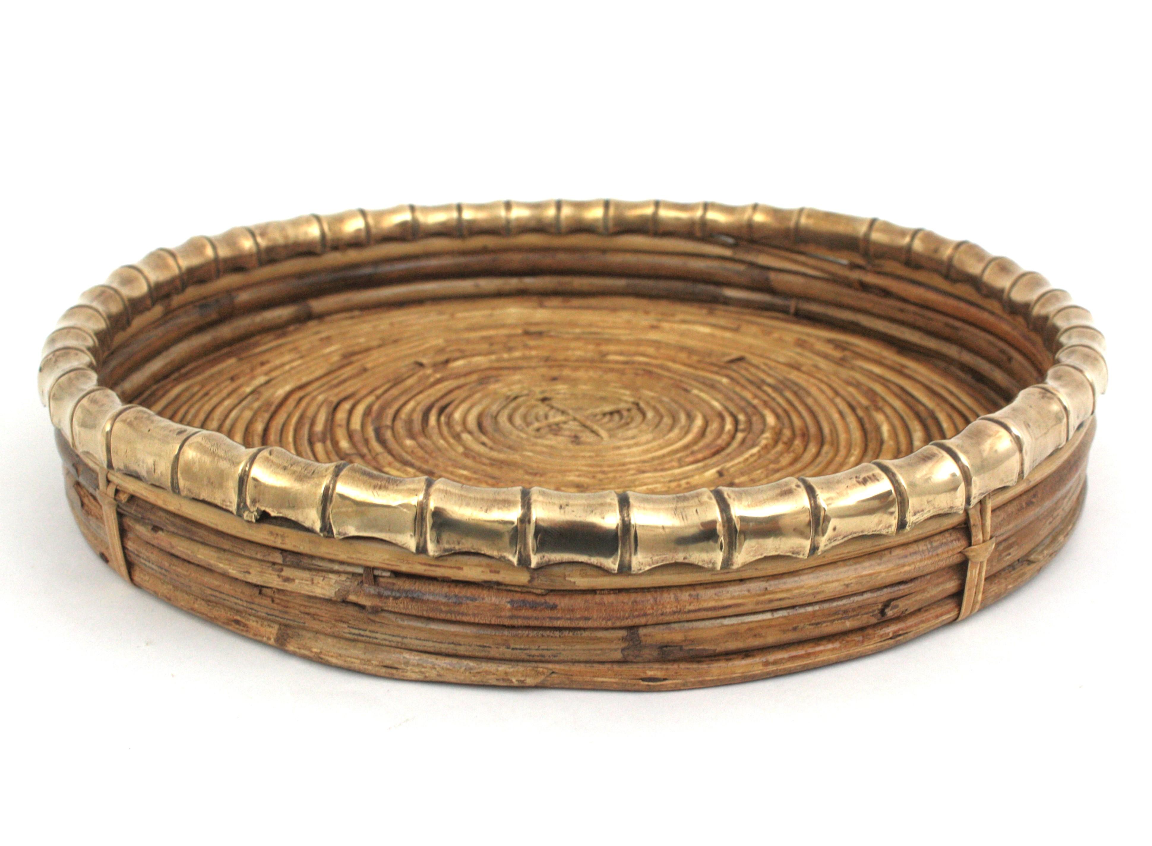 MDM Basket Centerpiece Tray in Rattan with Faux Bamboo Rim
Eye-catching Mid-Century Modern decorative rattan faux bamboo brass centerpiece / tray. Handcrafted in Italy, 1970s.
Round shape with thick faux bamboo rim in brass.
This piece is in very