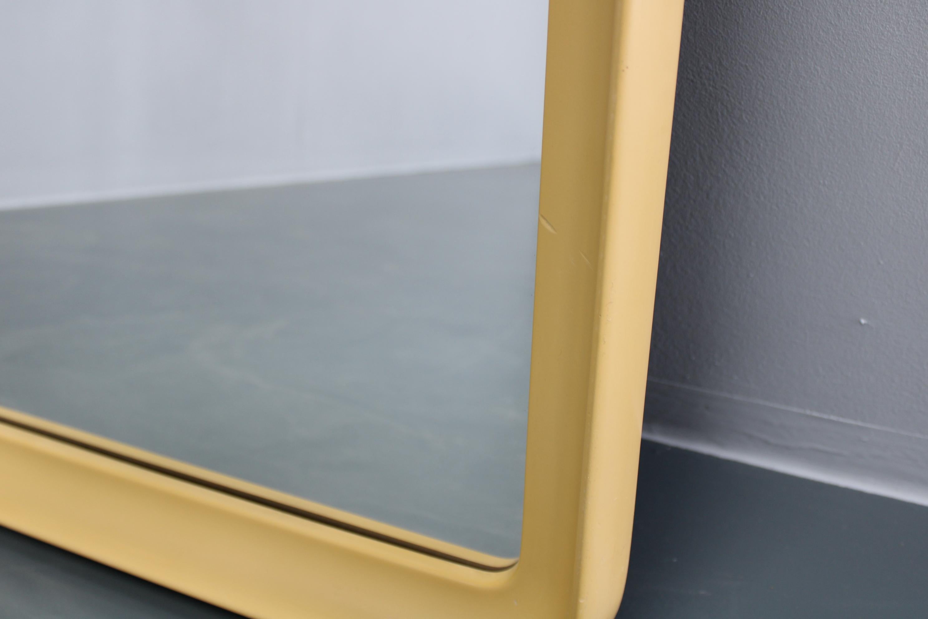 1970s Italian Rectangular Plastic Mirror For Sale 3