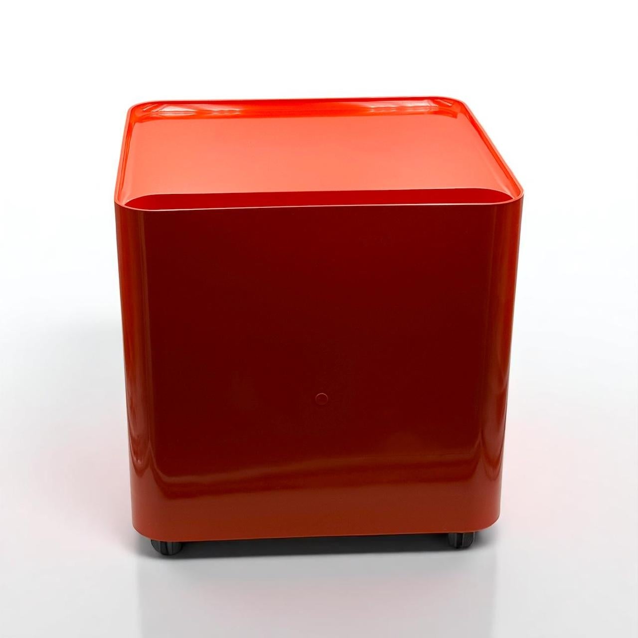 Plastique 1970 Italian Red Space AGE Bar Cart by M. I-One for Longato, Novodur en vente