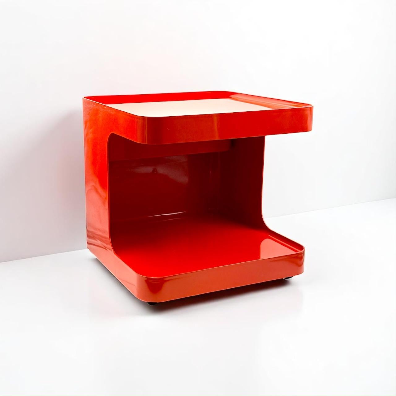 1970 Italian Red Space AGE Bar Cart by M. I-One for Longato, Novodur en vente 1