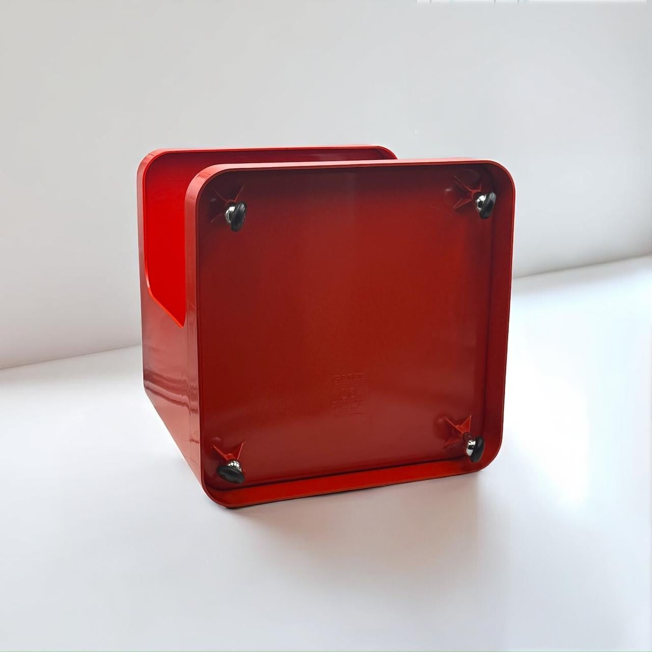 1970 Italian Red Space AGE Bar Cart by M. I-One for Longato, Novodur en vente 2