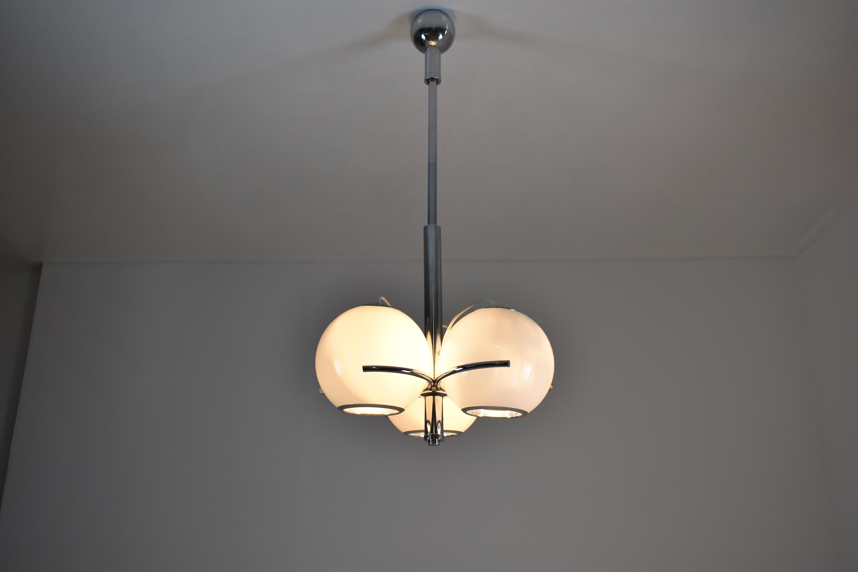 Lampe à suspension réglable à trois globes Reggiani, Italie, années 1970 en vente 7