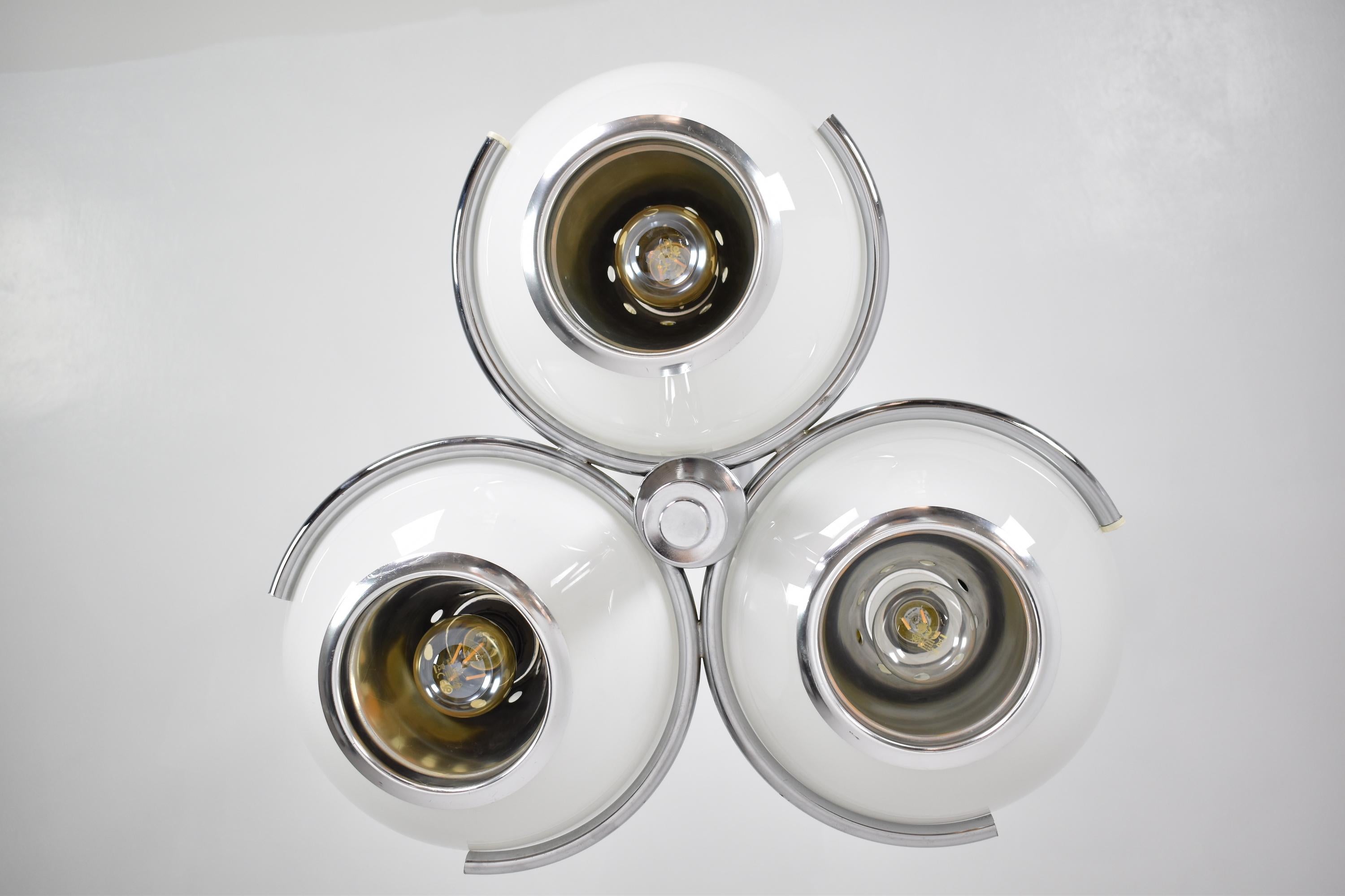 Lampe à suspension réglable à trois globes Reggiani, Italie, années 1970 en vente 2