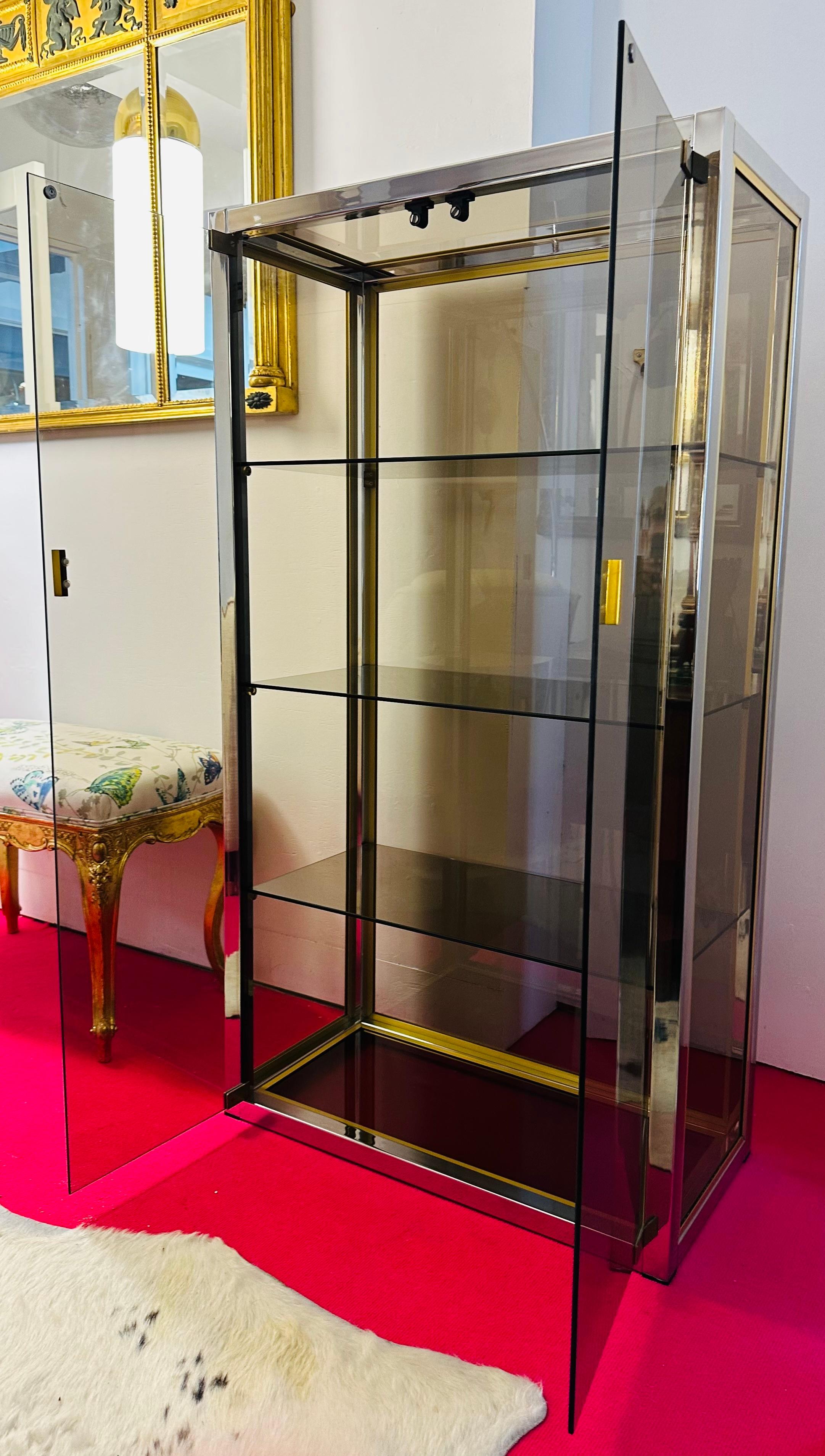 Italienischer Renato Zevi-Vitrinen- oder Getränkeschrank aus Rauchglas und Chrom, 1970er Jahre im Angebot 3