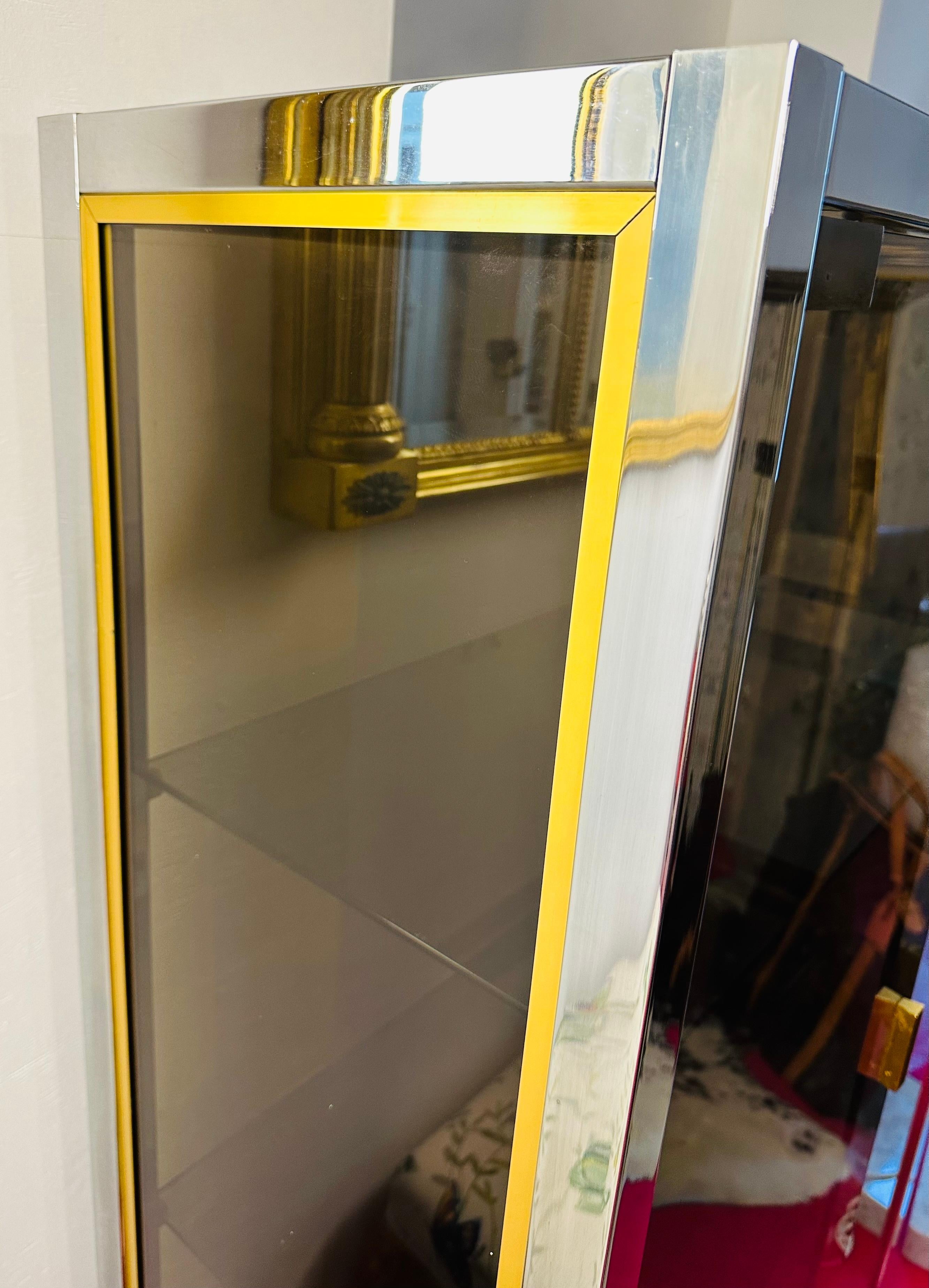 Italienischer Renato Zevi-Vitrinen- oder Getränkeschrank aus Rauchglas und Chrom, 1970er Jahre im Angebot 4