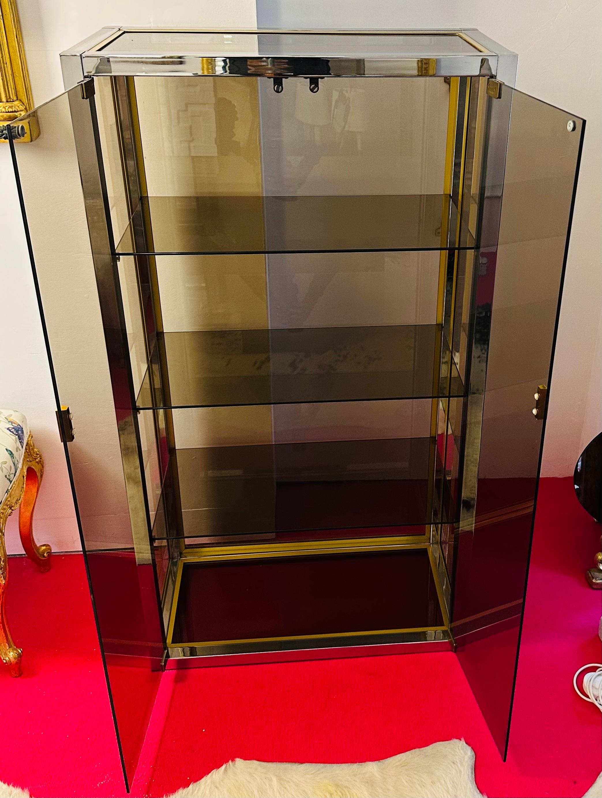 Italienischer Renato Zevi-Vitrinen- oder Getränkeschrank aus Rauchglas und Chrom, 1970er Jahre im Angebot 2