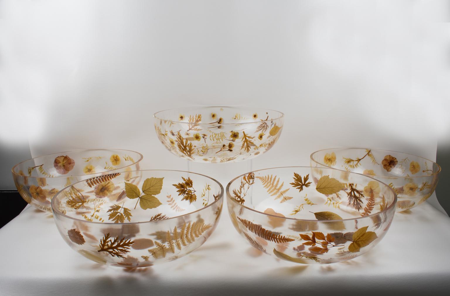 1970s Italian Resin Bowl Centerpiece with Leaves and Flowers Inclusions 2