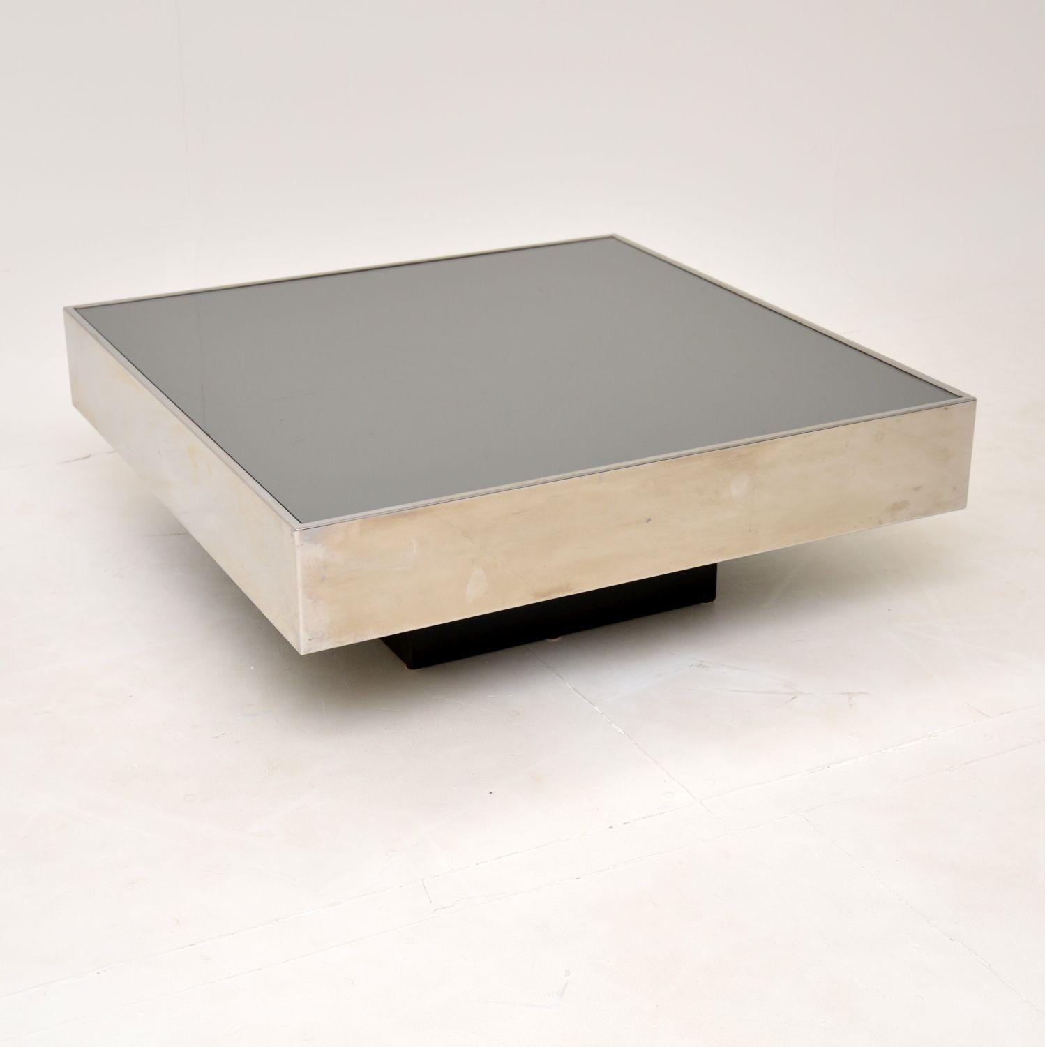 A very stylish and iconic coffee table designed by Willy Rizzo and made by Cidue. This was made in Italy, it dates from the 1970’s. It is of excellent quality and has a beautiful design. The top is mirrored glass with chrome sides, it overhangs a