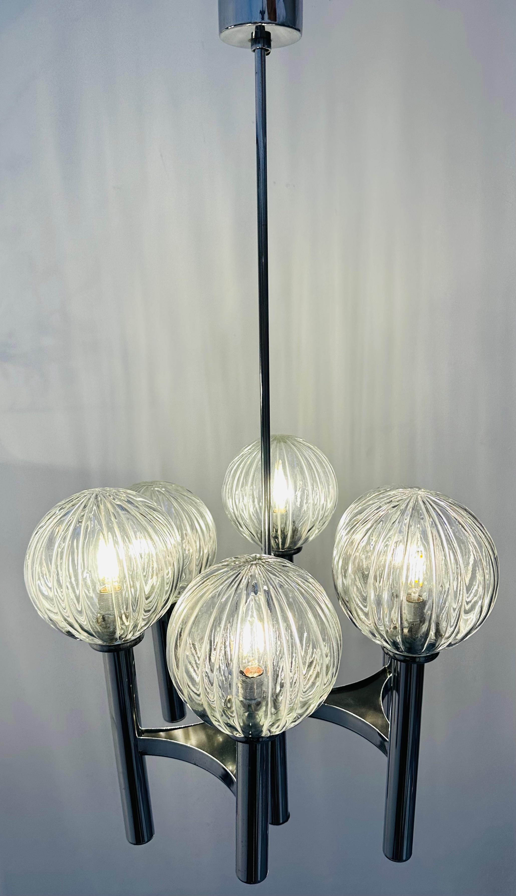 Painted 1970s Italian Ribbed Glass Globe and Chrome Chandelier style of Gaetano Sciolari For Sale