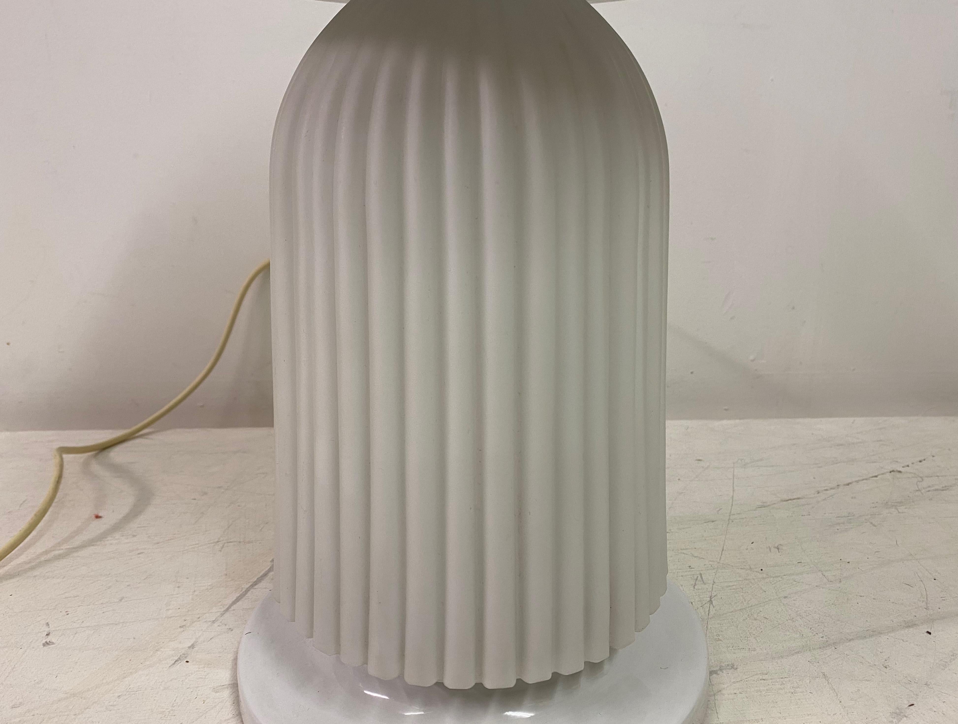 1970S Italian Ribbed Glass Mushroom Lamp In Good Condition For Sale In London, London