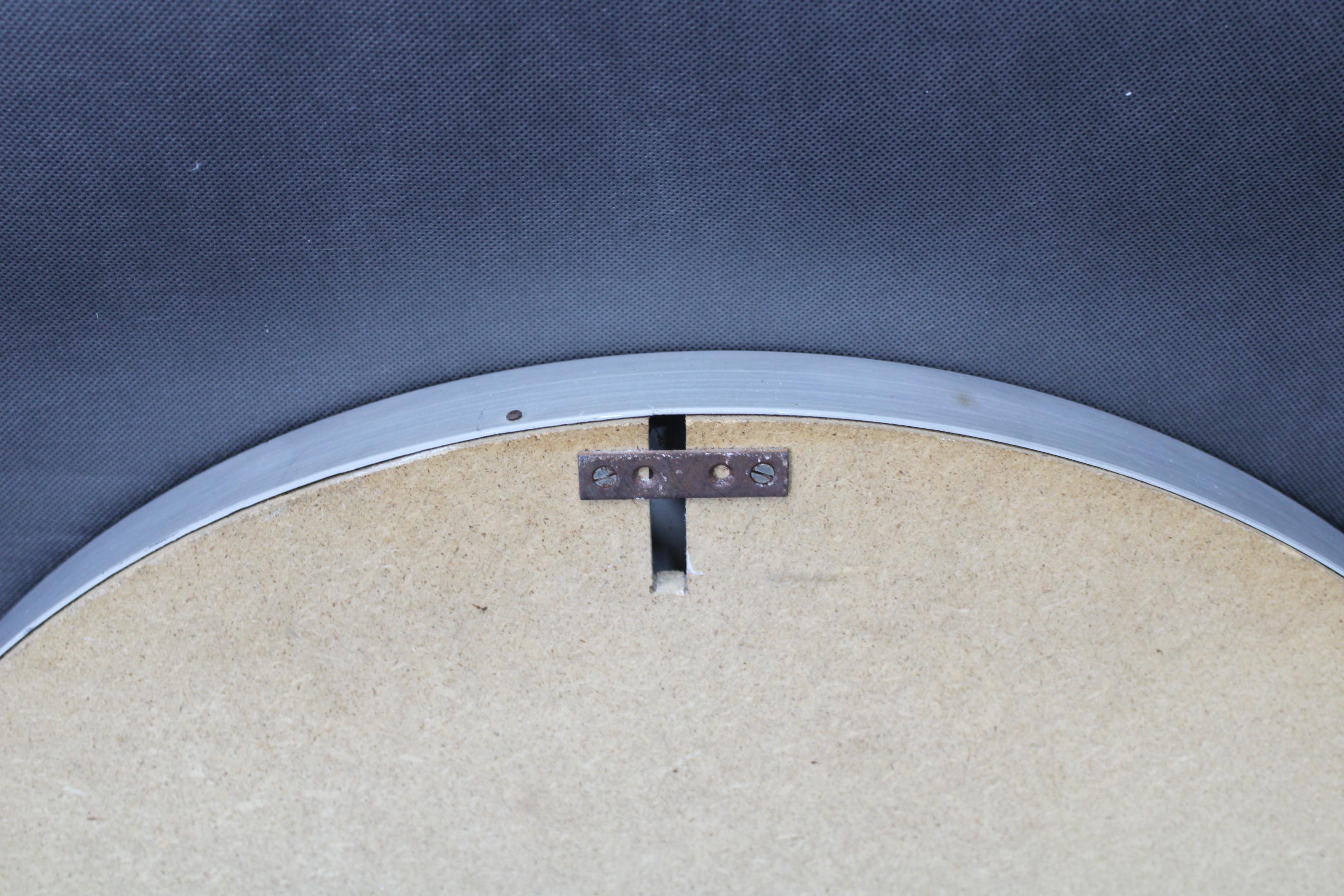 Miroir rond en aluminium italien des années 1970 en vente 5